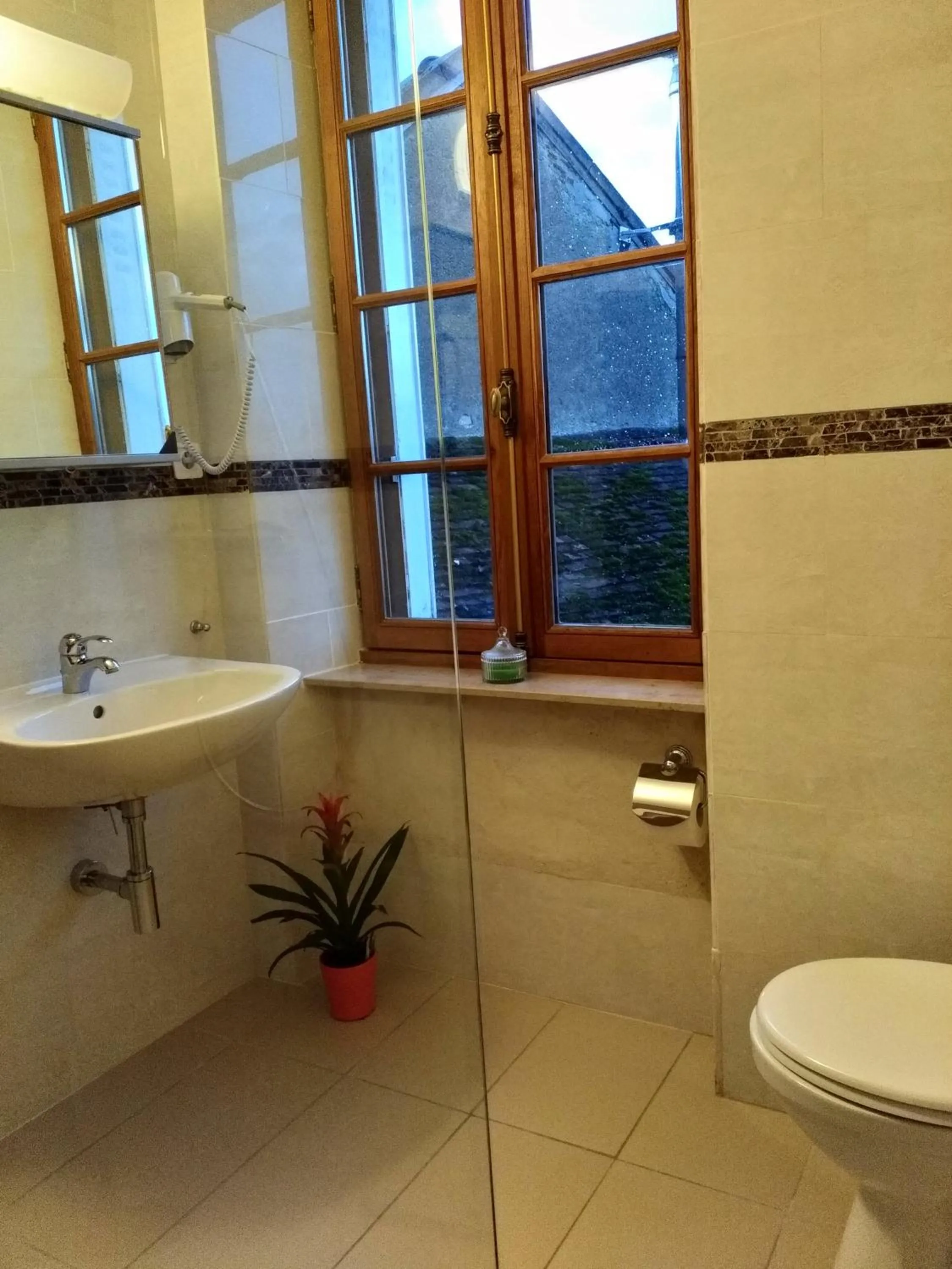 Bathroom in Chez Casimir