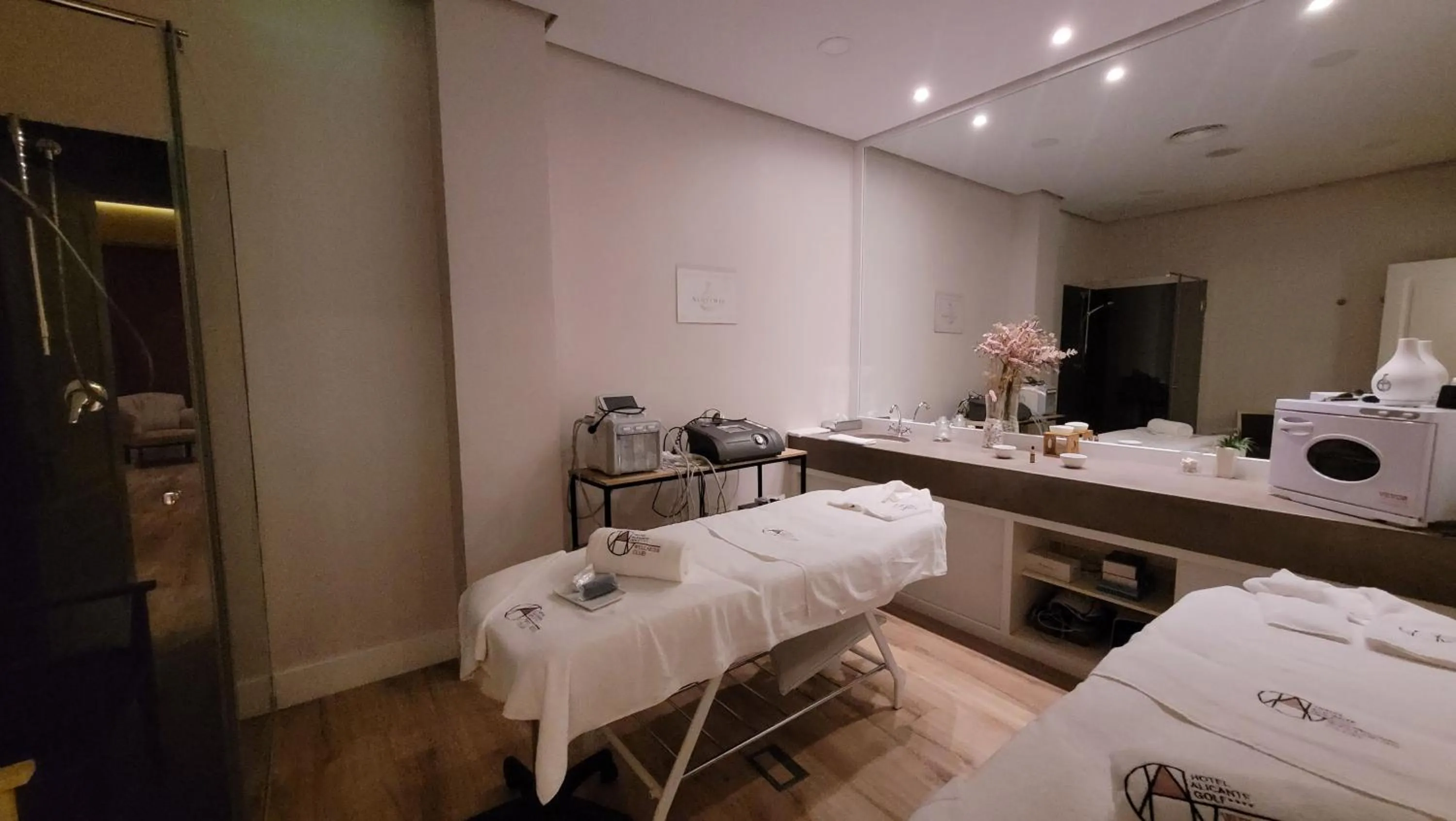 Massage, Bed in Hotel Alicante Golf