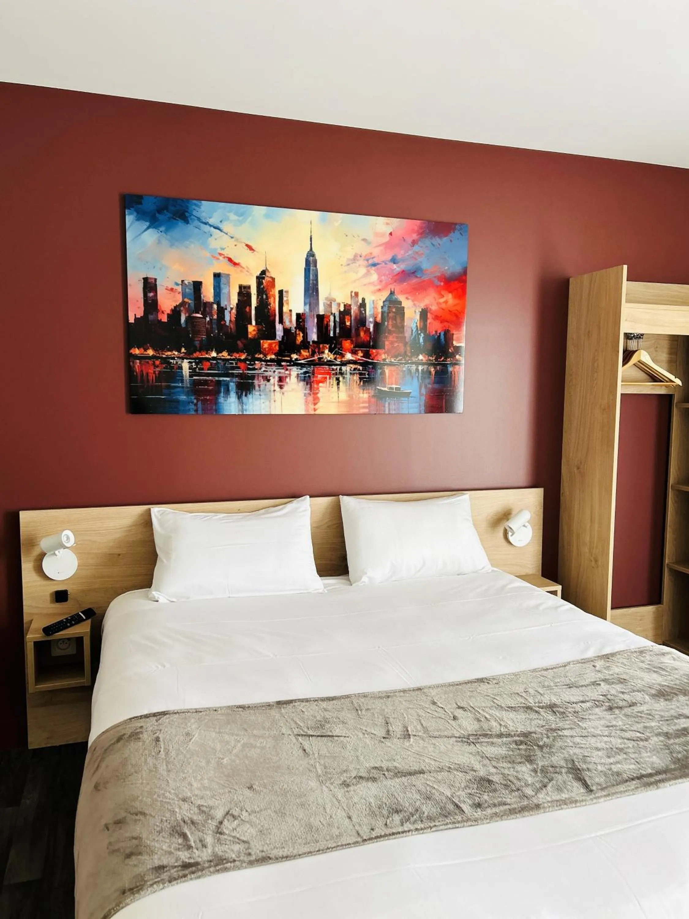 Bedroom, Bed in Hotel Wood Inn Bordeaux Aéroport