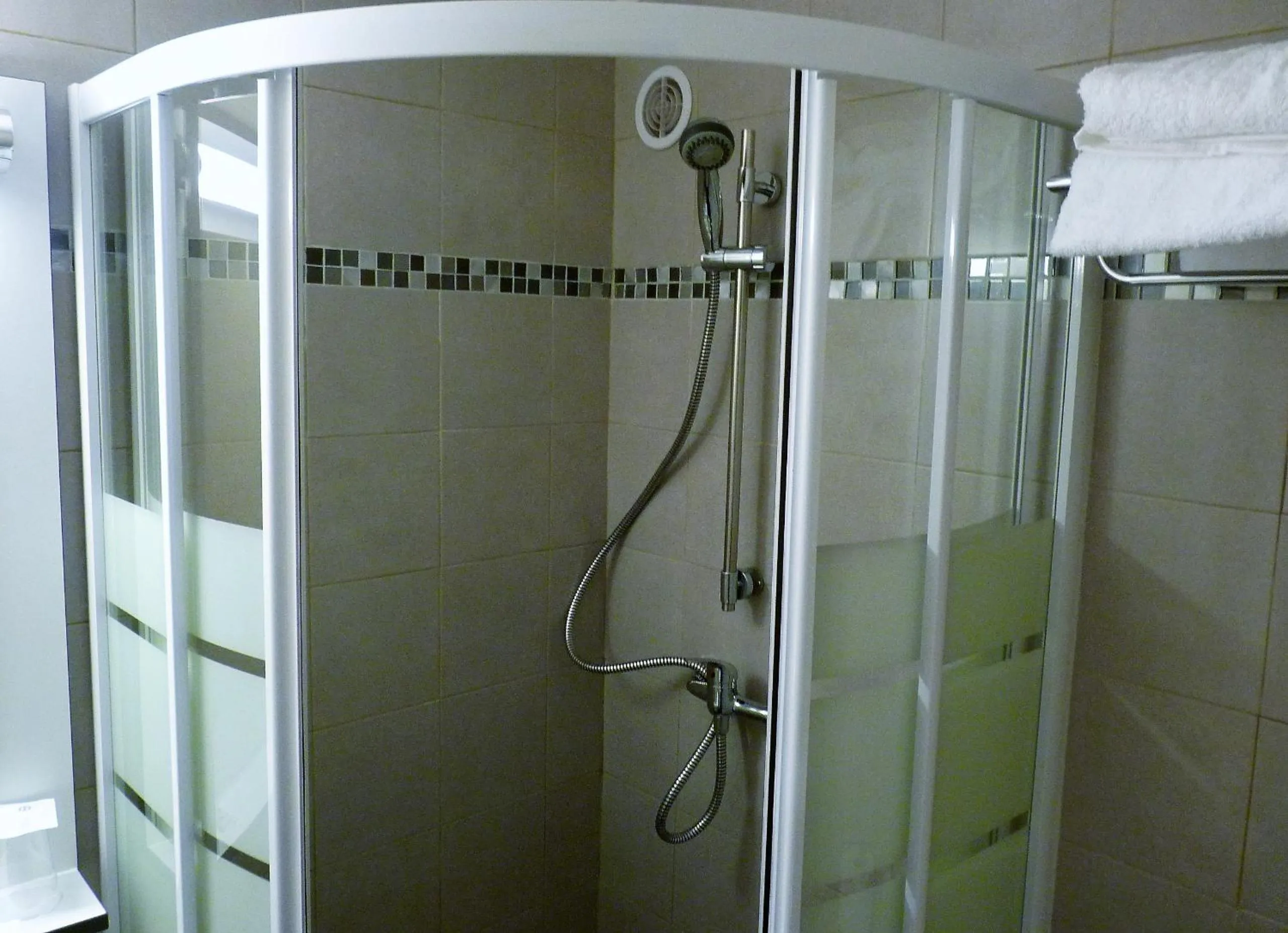 Bathroom in Hotel Wood Inn Bordeaux Aéroport