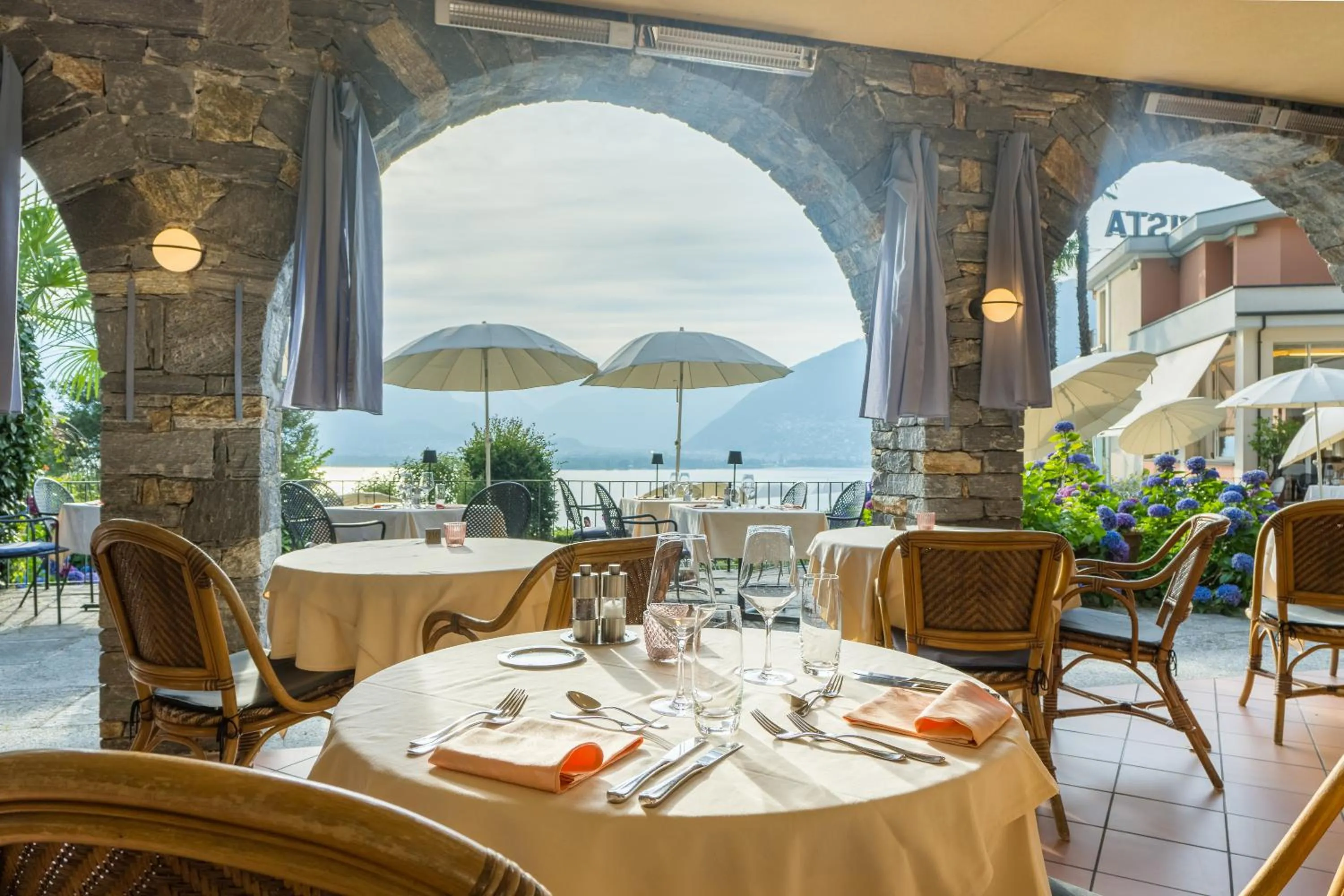 Restaurant/places to eat in Bellavista Swiss Quality Hotel