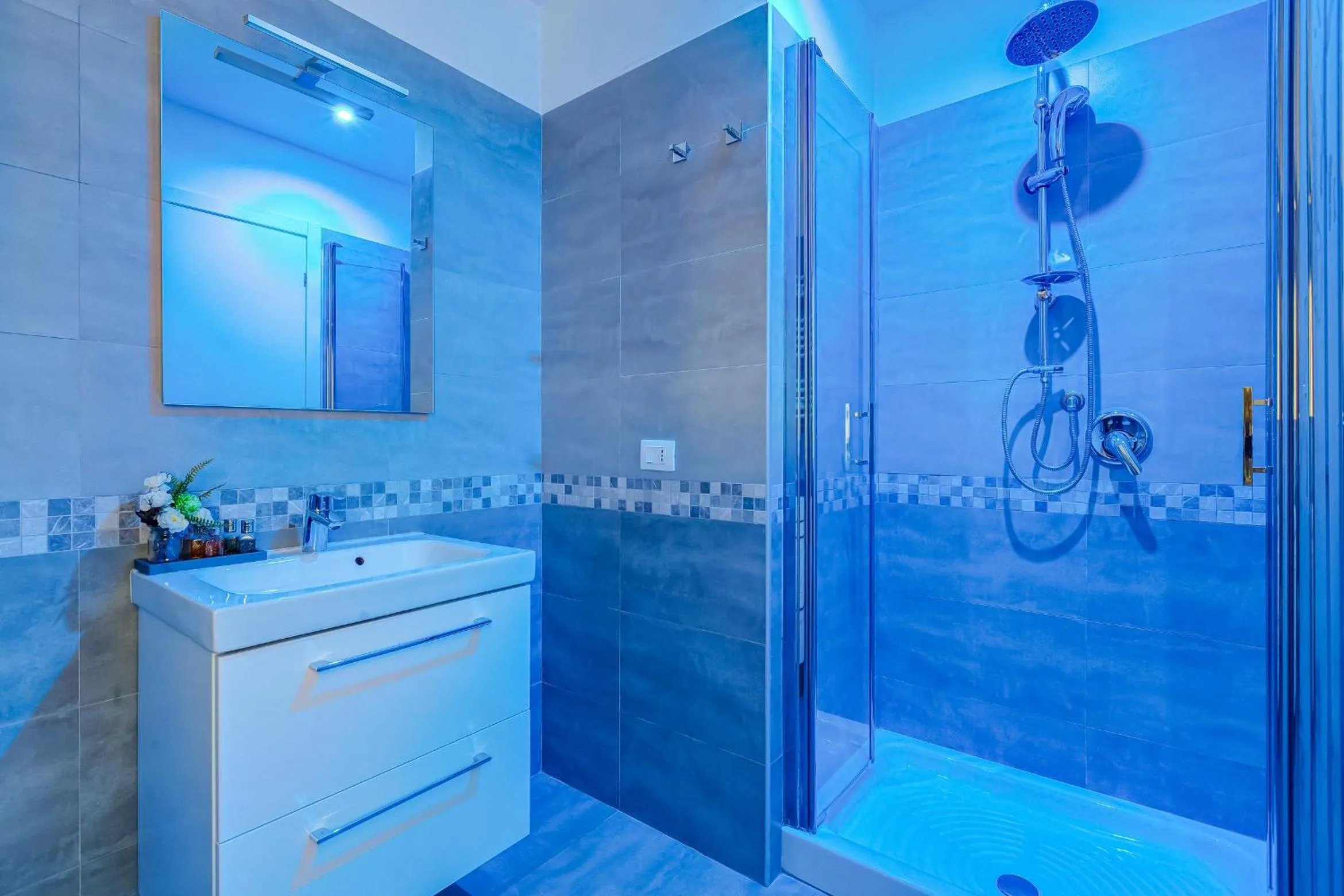 Shower in Viola Accommodation