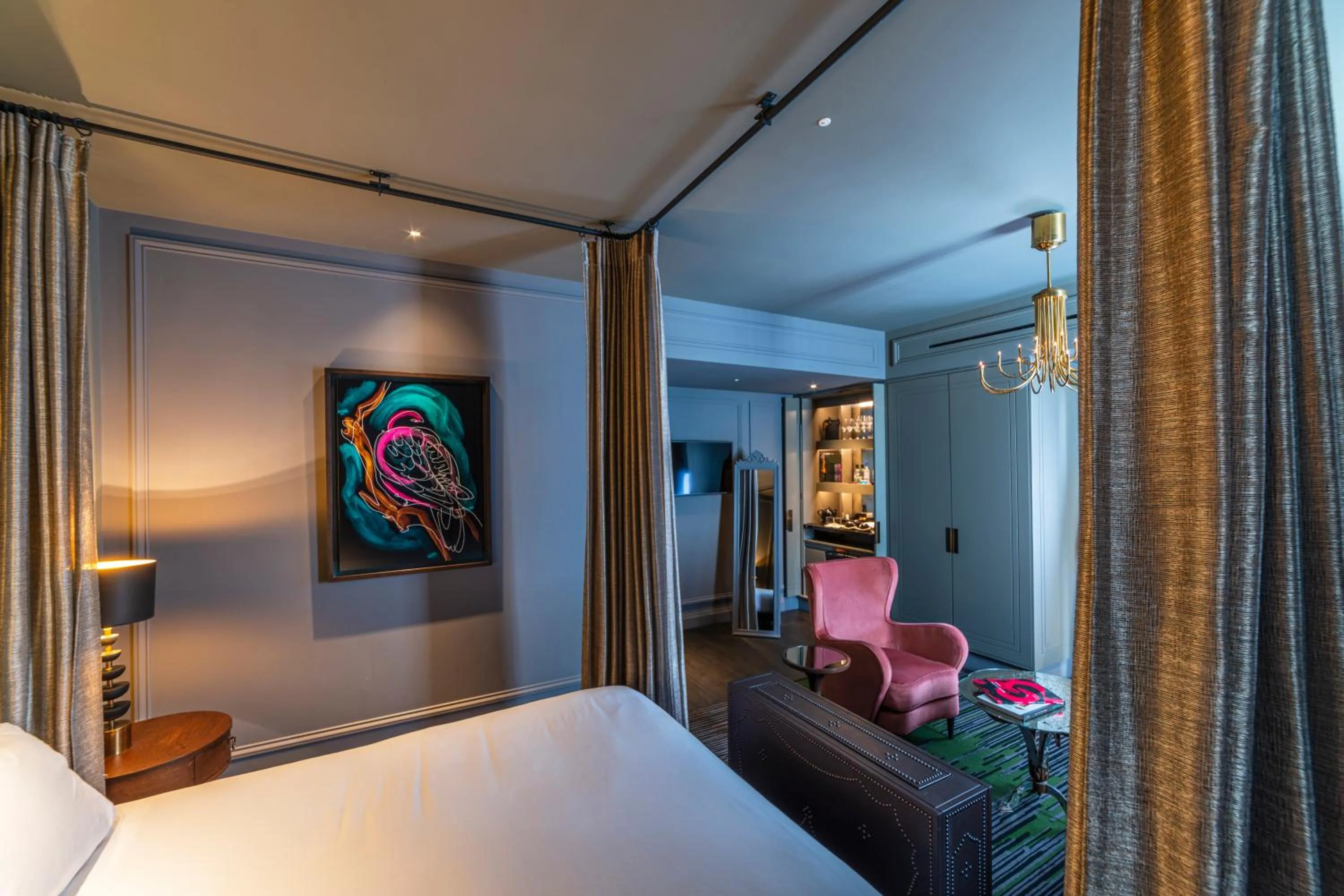 Bedroom in The Mandrake