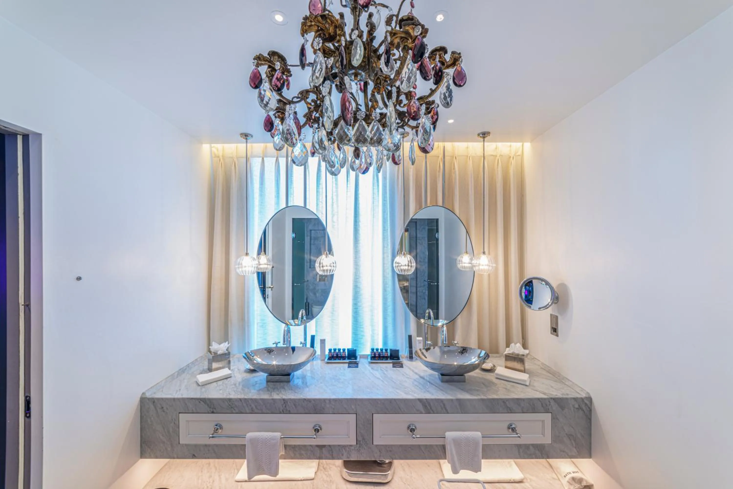 Bathroom in The Mandrake