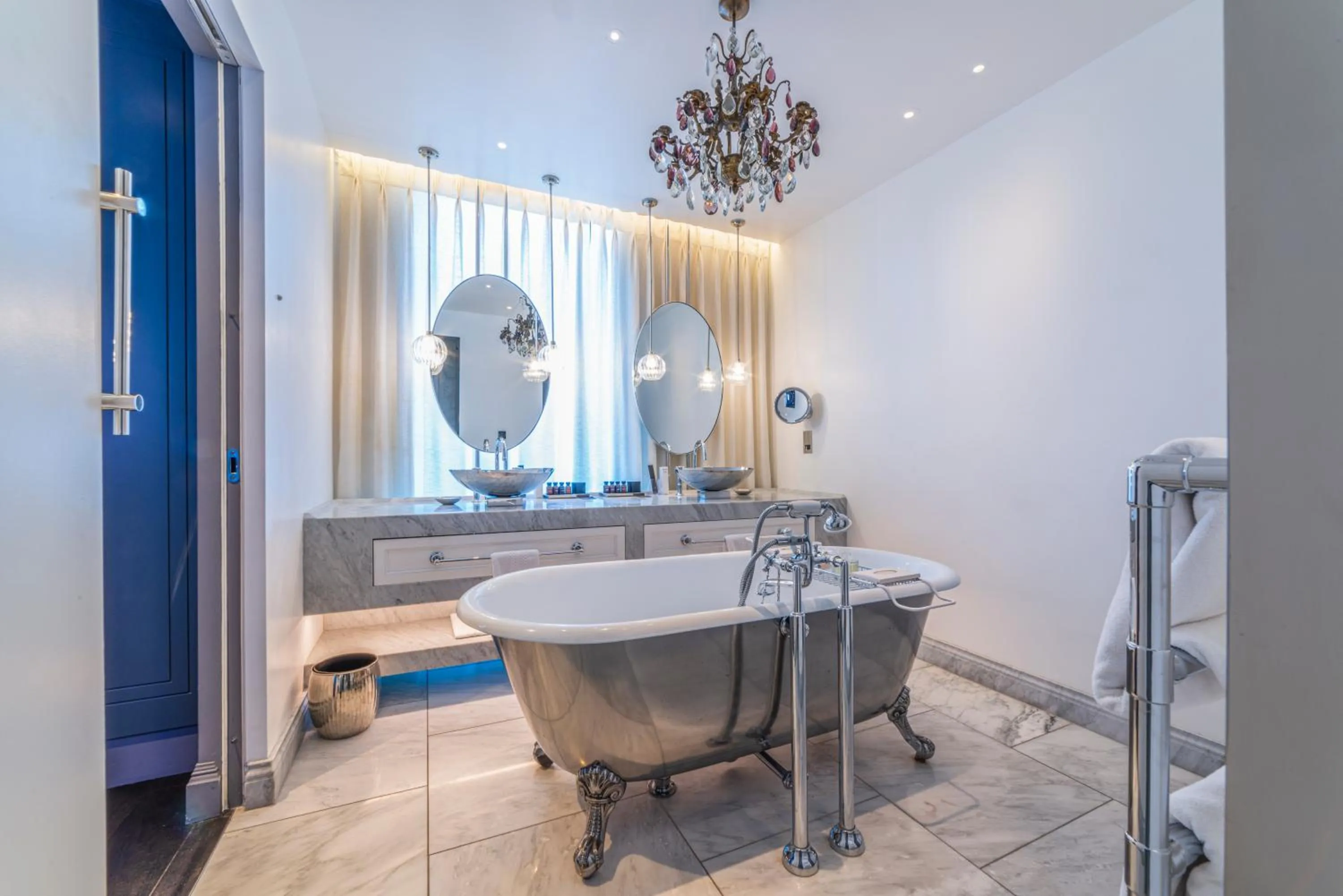 Bathroom in The Mandrake