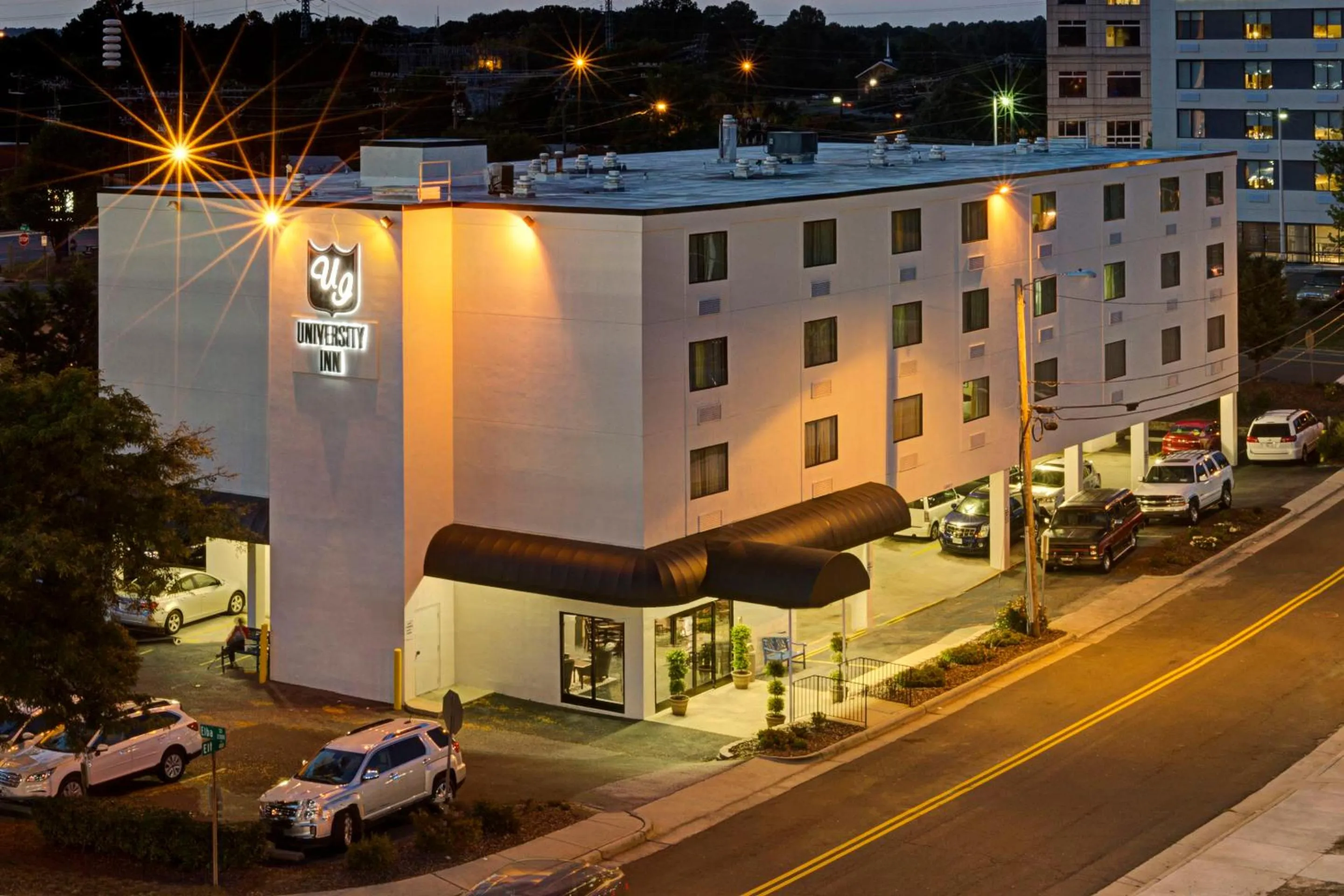 Facade/entrance in University Inn Duke