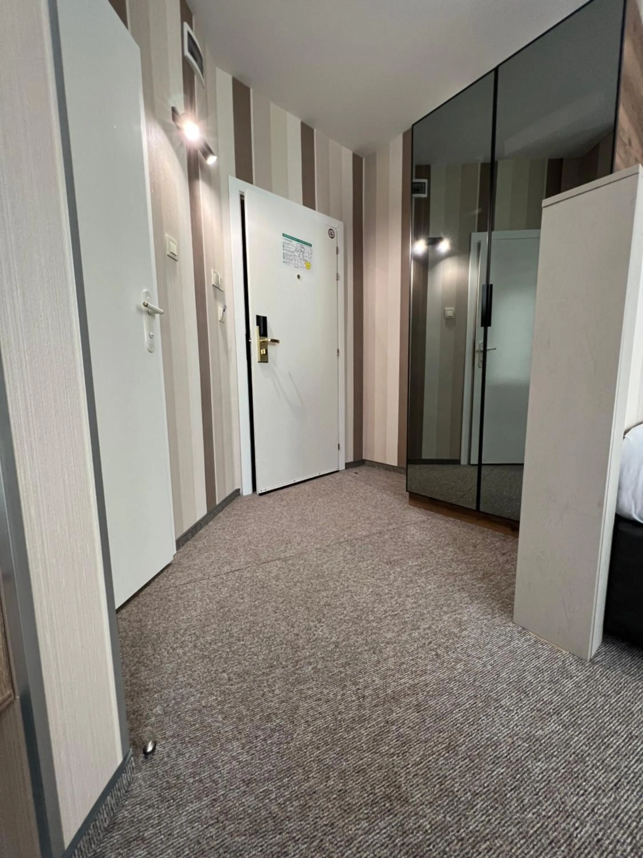 wardrobe in Bistra & Galina Hotel