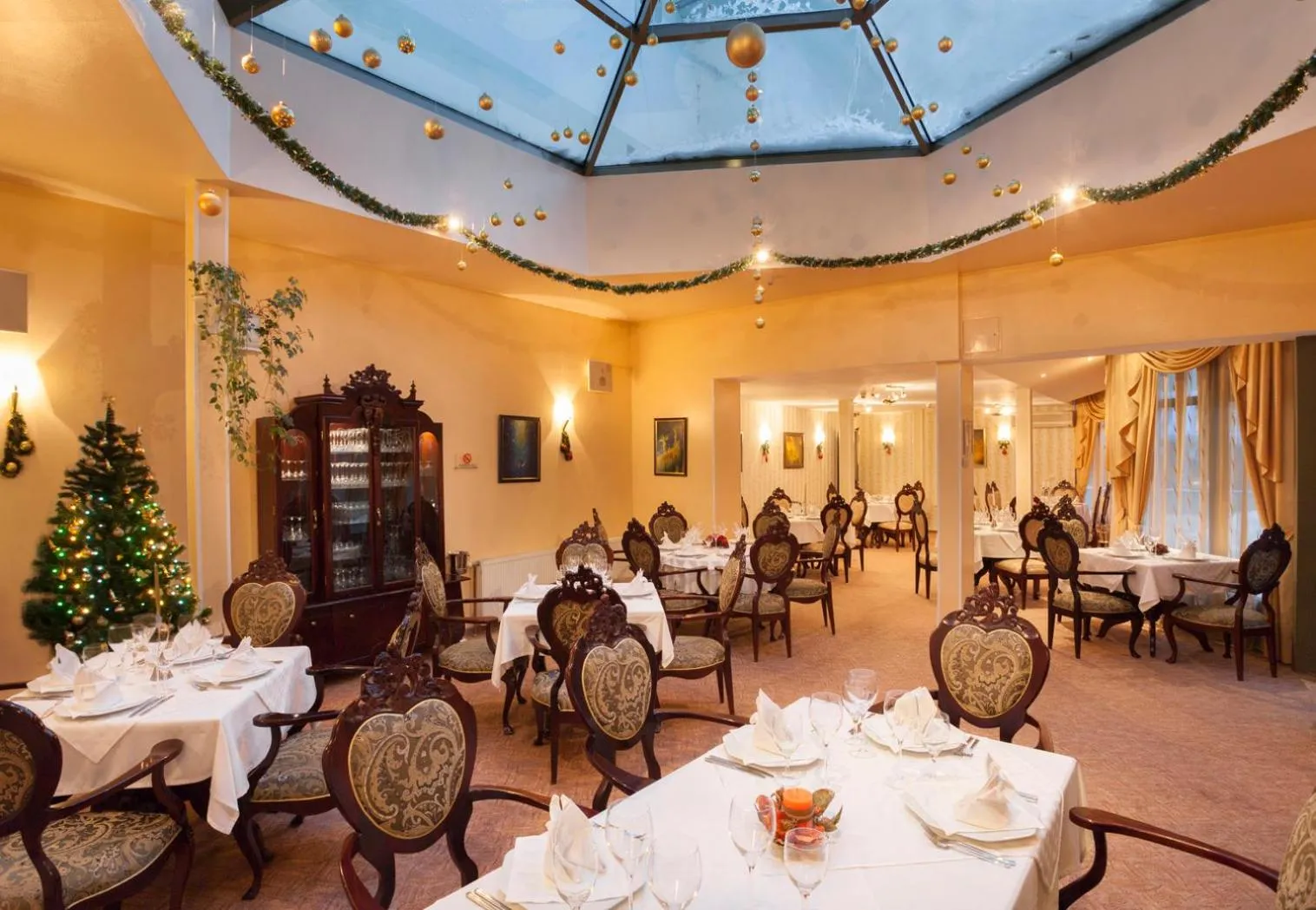 Restaurant/places to eat in Bistra & Galina Hotel