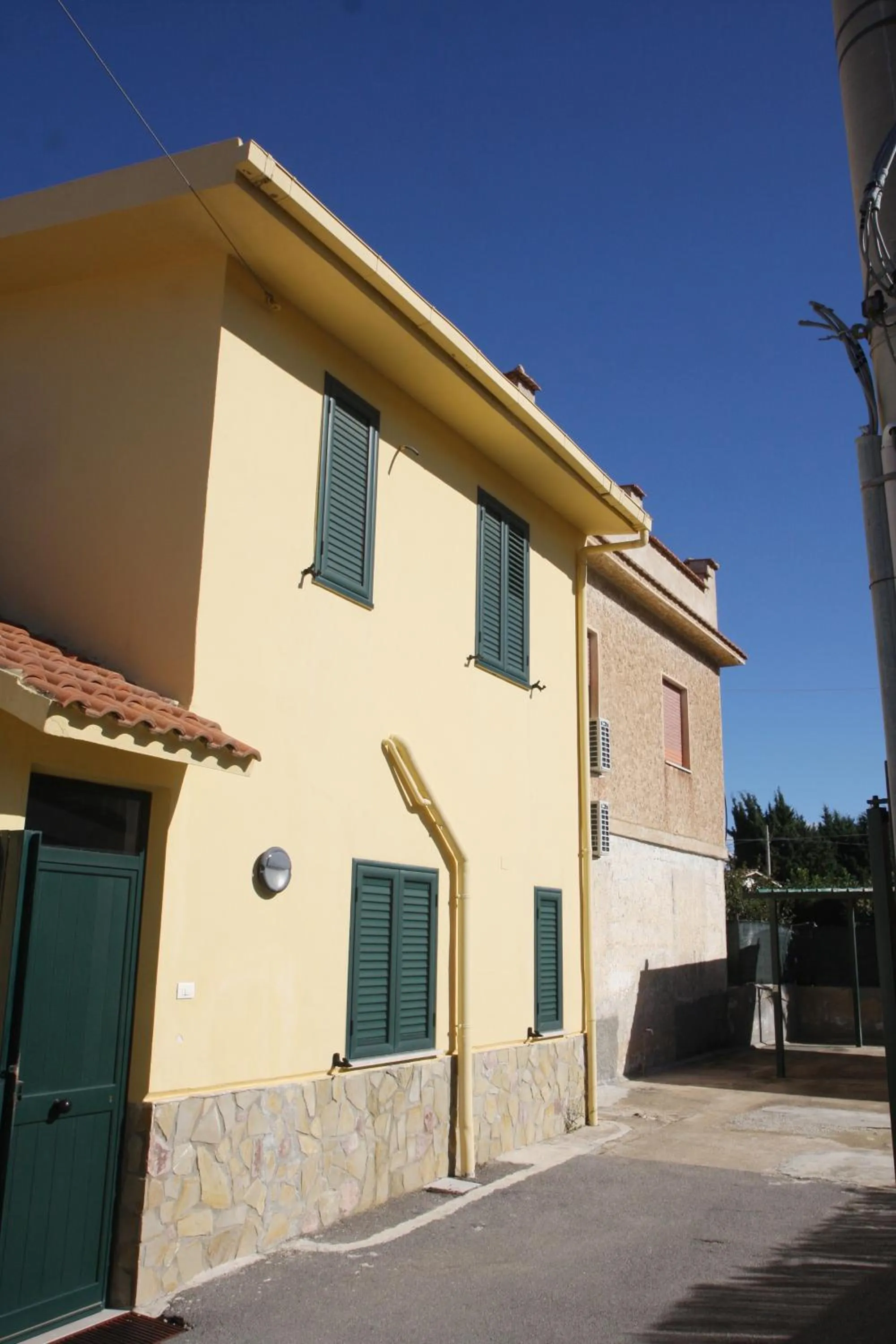 Property building in La Casa Gialla