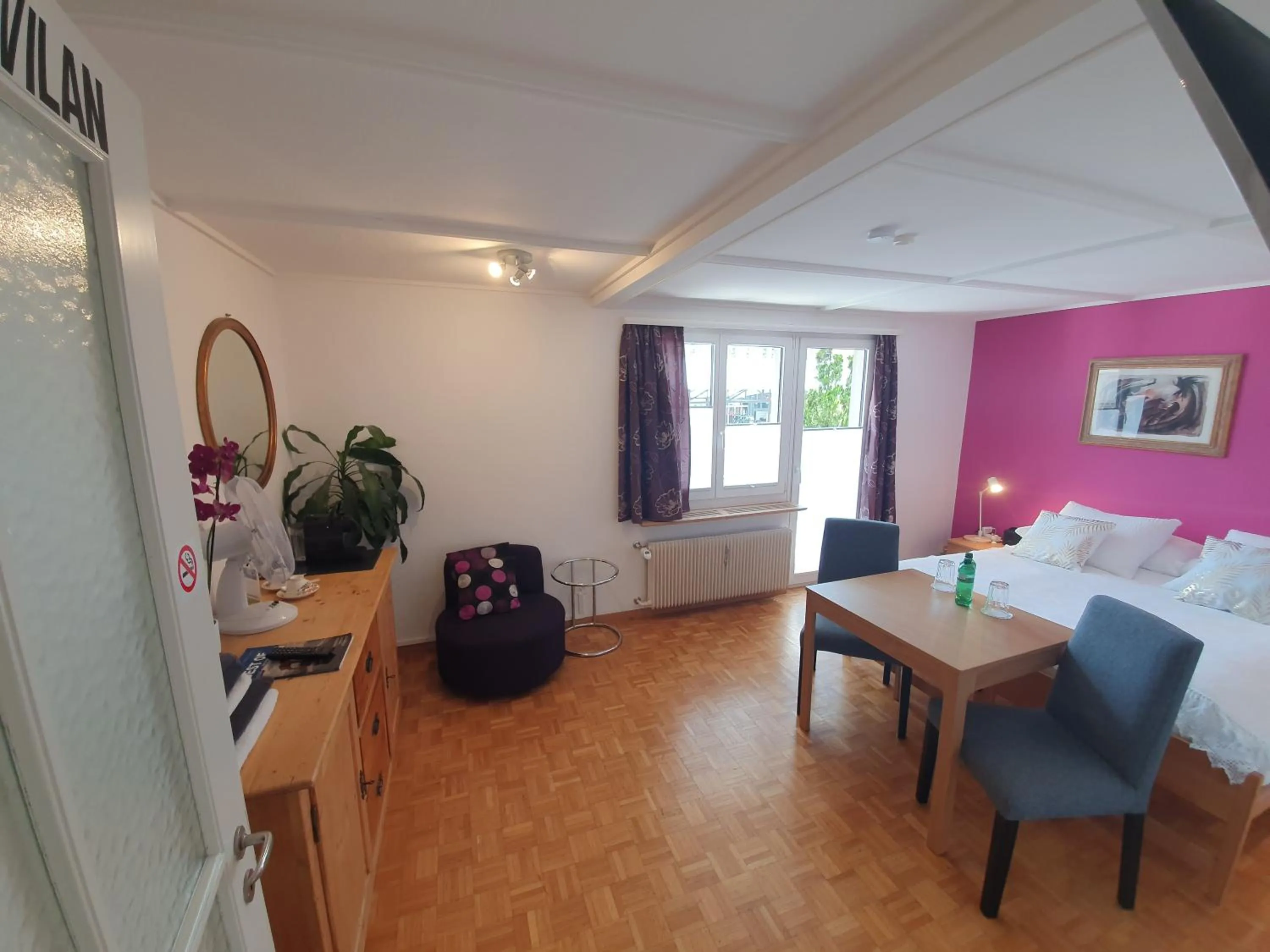 Photo of the whole room, Bed in BnB Haus Weibel