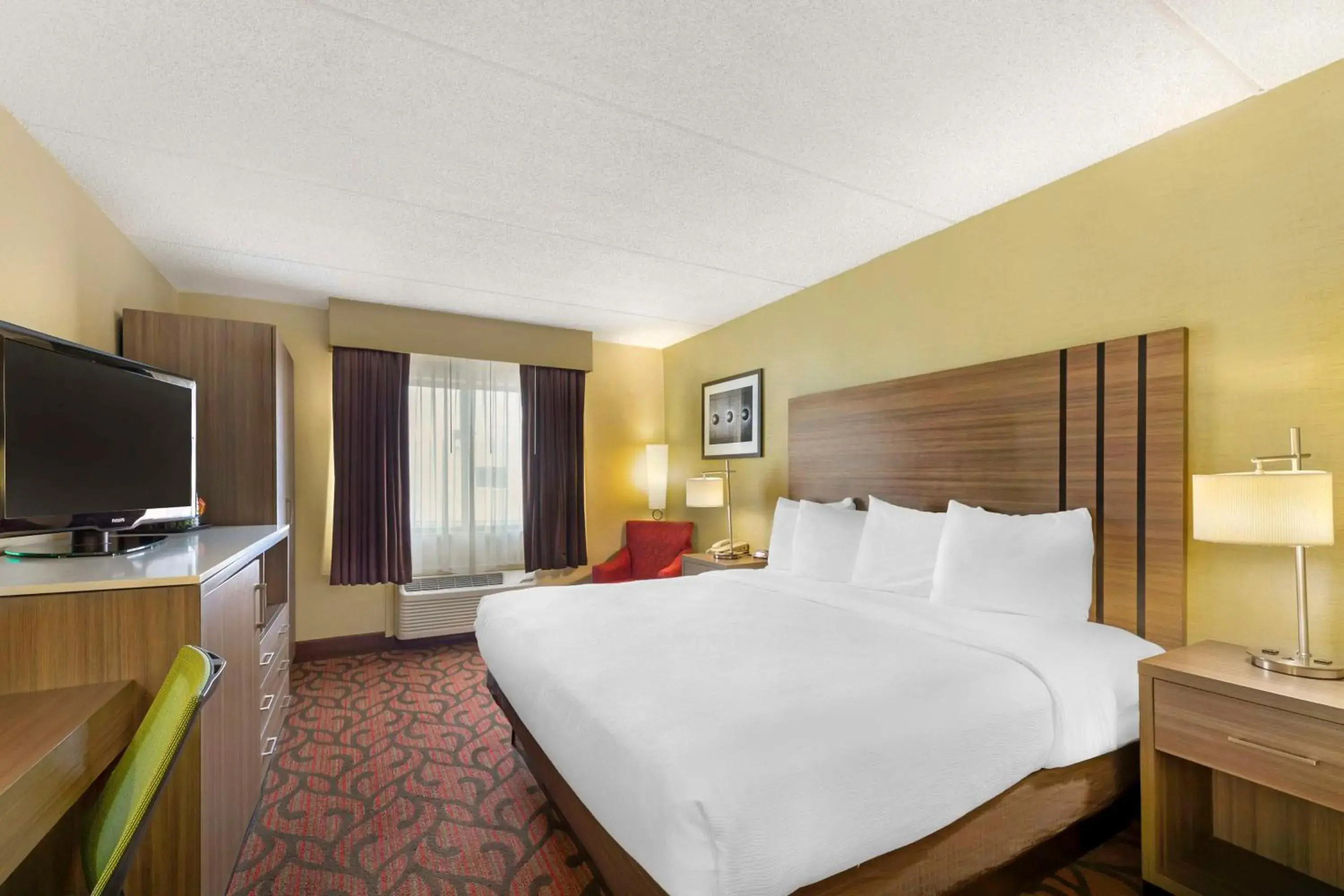 King Room with Roll-In Shower - Disability Access/Non-Smoking in Best Western Rochester Marketplace Inn King Room with Roll-In Shower - Disability Access/Non-Smoking in Best Western Rochester Marketplace Inn