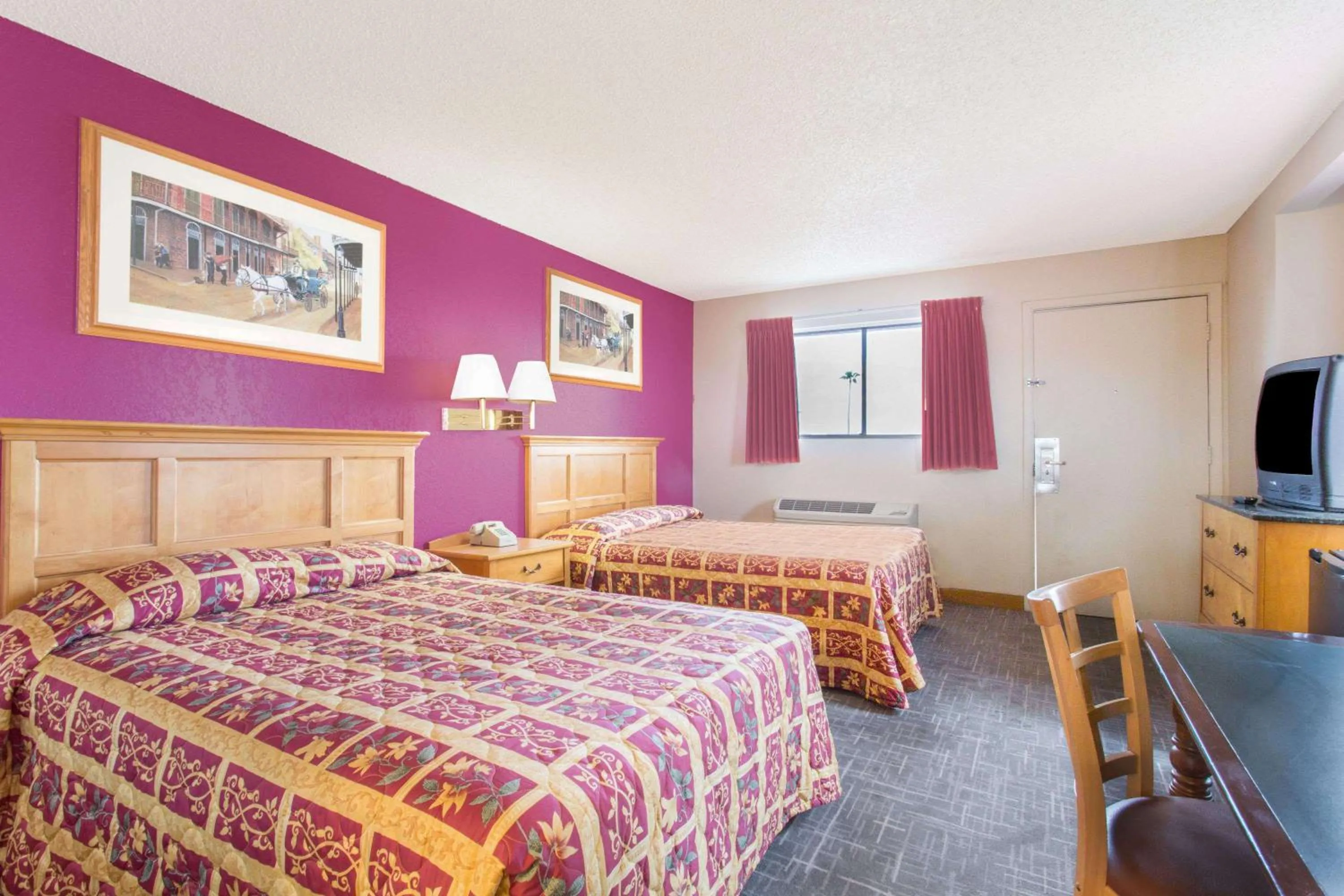 Photo of the whole room, Bed in Knights Inn Phoenix at N Black Canyon Hwy