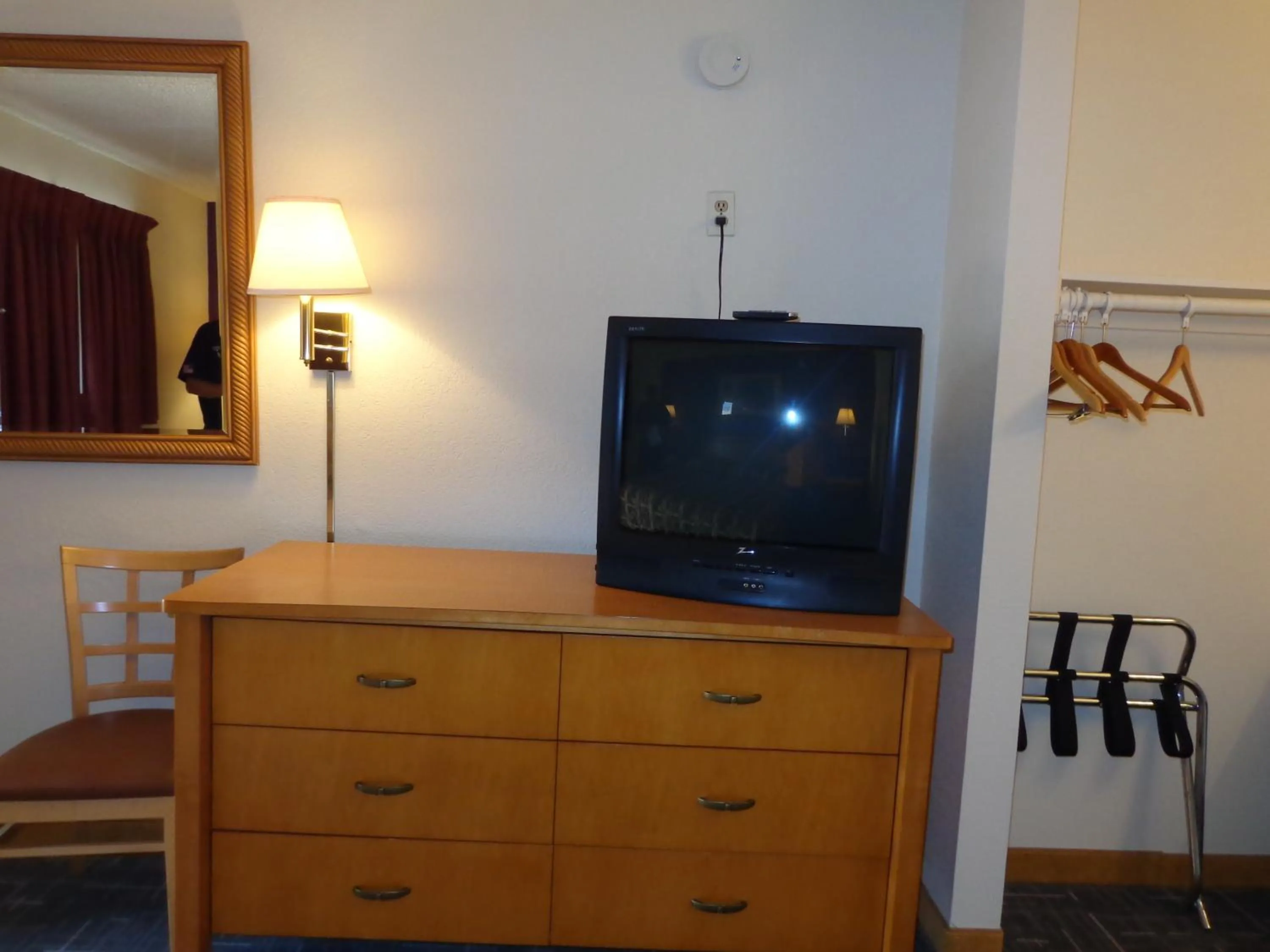 Decorative detail in Knights Inn Phoenix at N Black Canyon Hwy