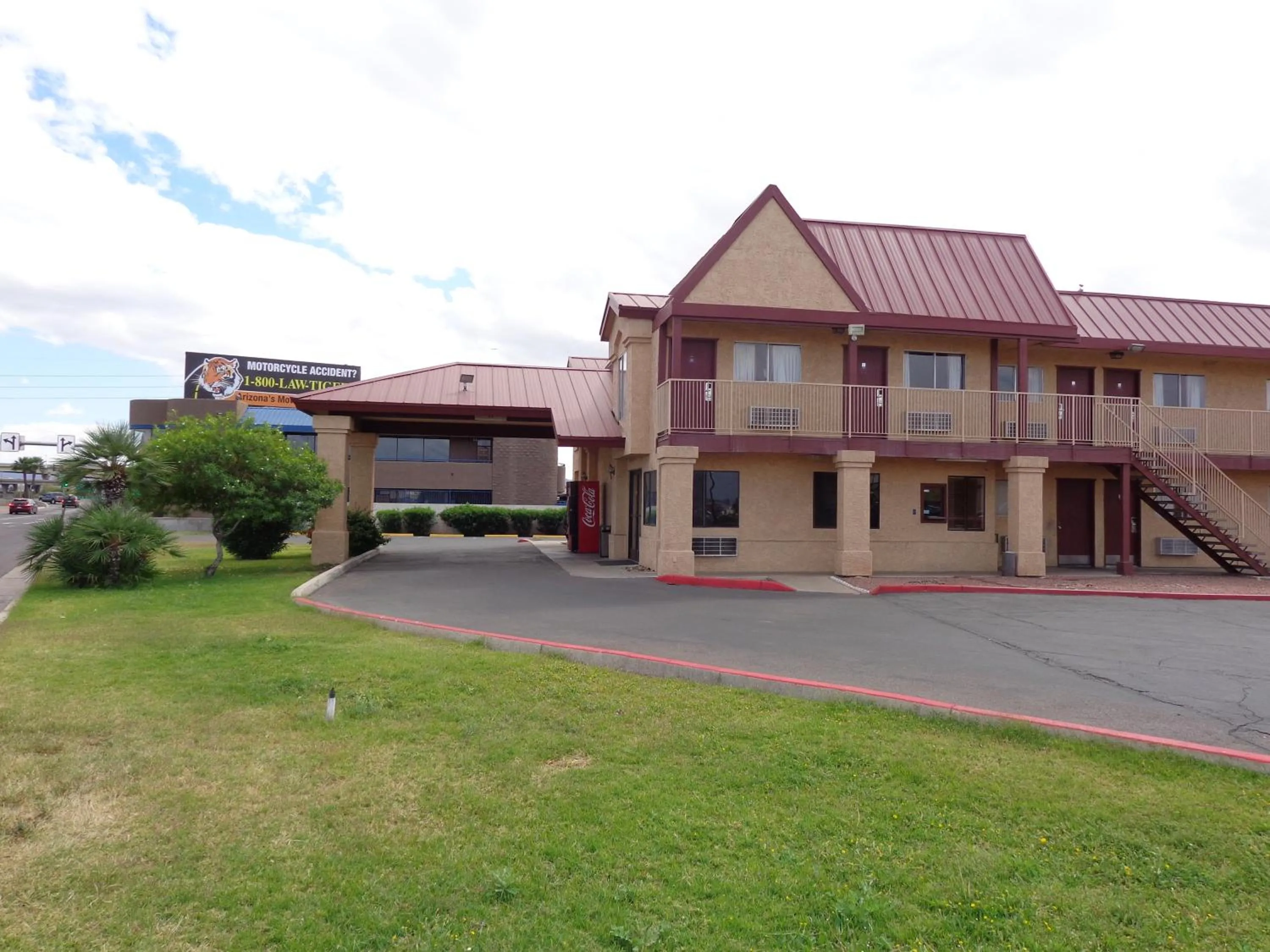 Property building in Knights Inn Phoenix at N Black Canyon Hwy