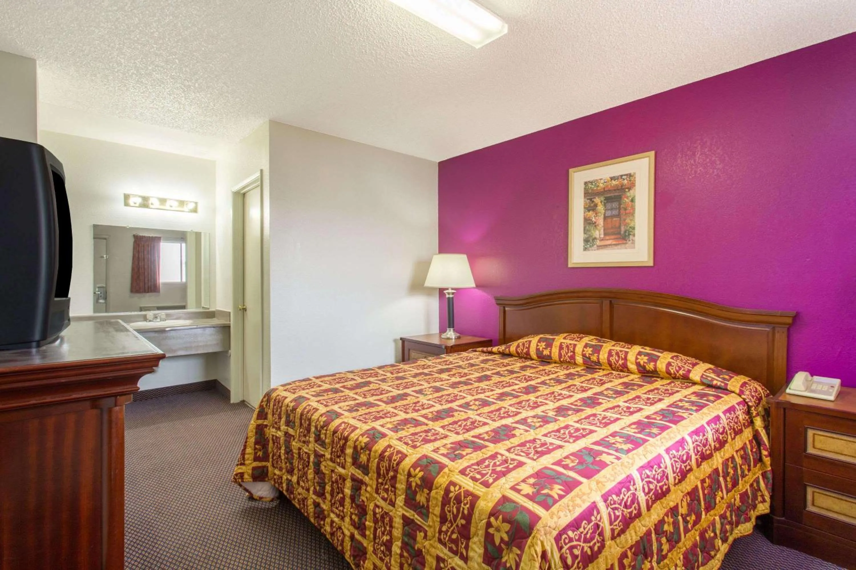 Photo of the whole room, Bed in Knights Inn Phoenix at N Black Canyon Hwy