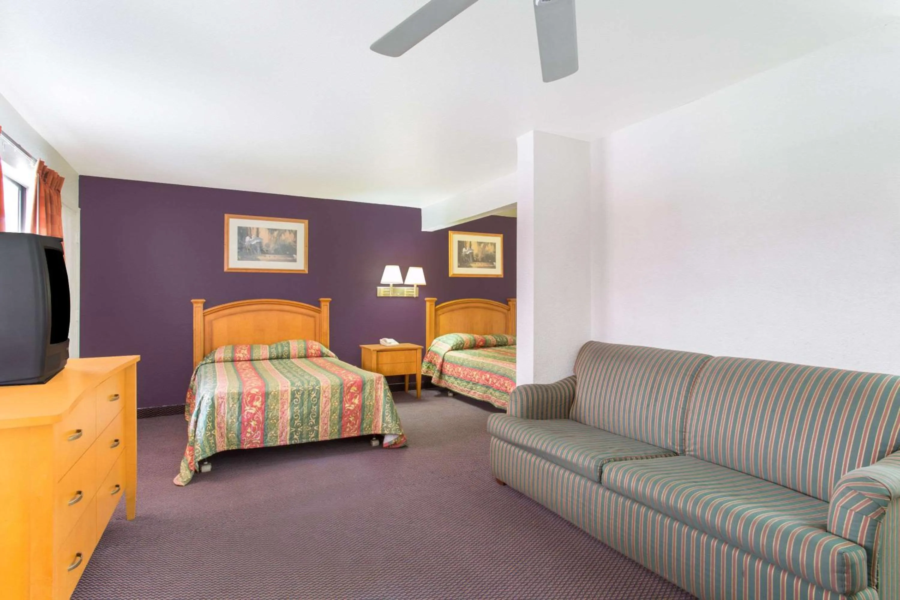 Photo of the whole room, Bed in Knights Inn Phoenix at N Black Canyon Hwy