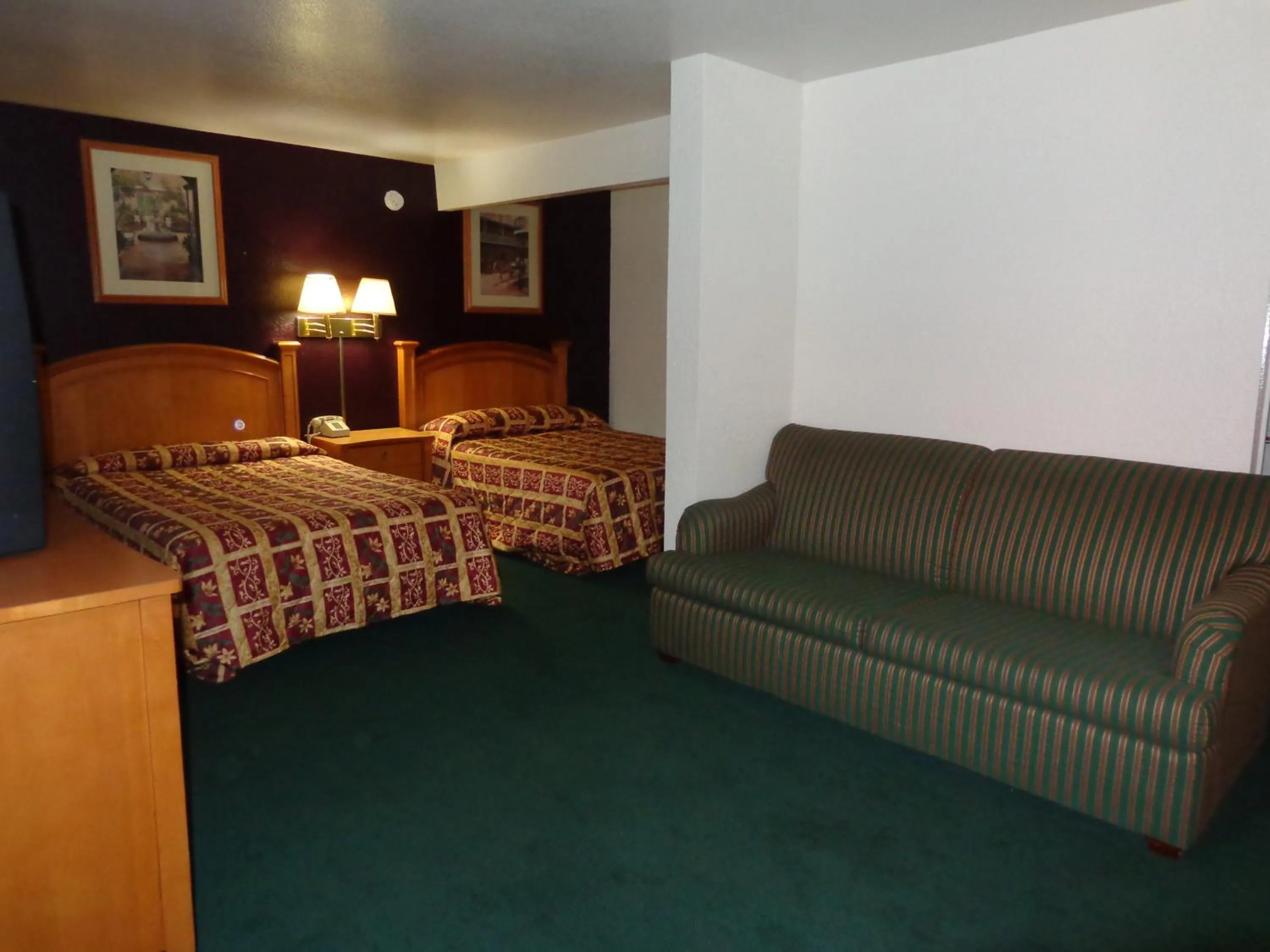 Photo of the whole room, Bed in Knights Inn Phoenix at N Black Canyon Hwy