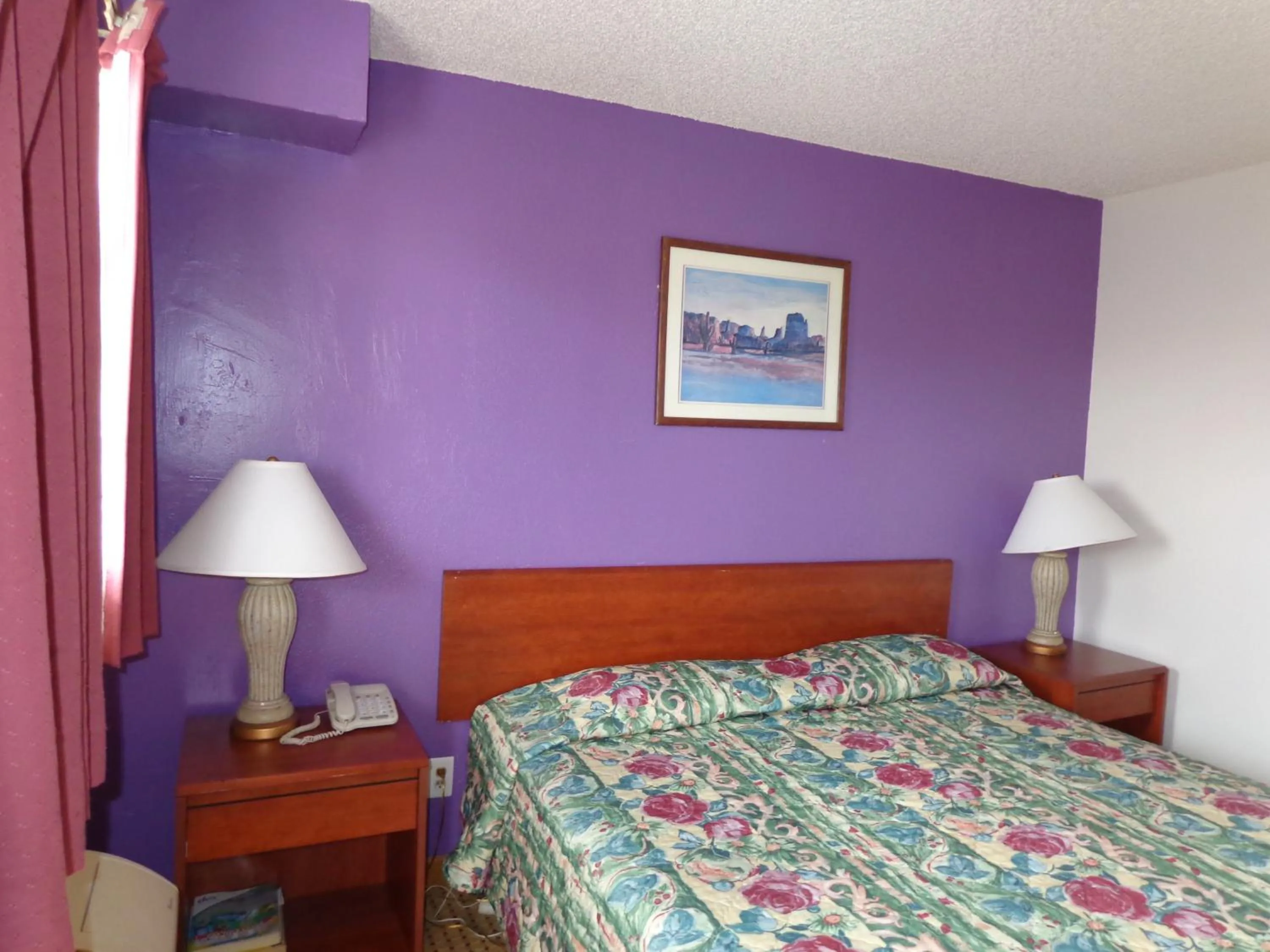 Day, Bed in Knights Inn Phoenix at N Black Canyon Hwy