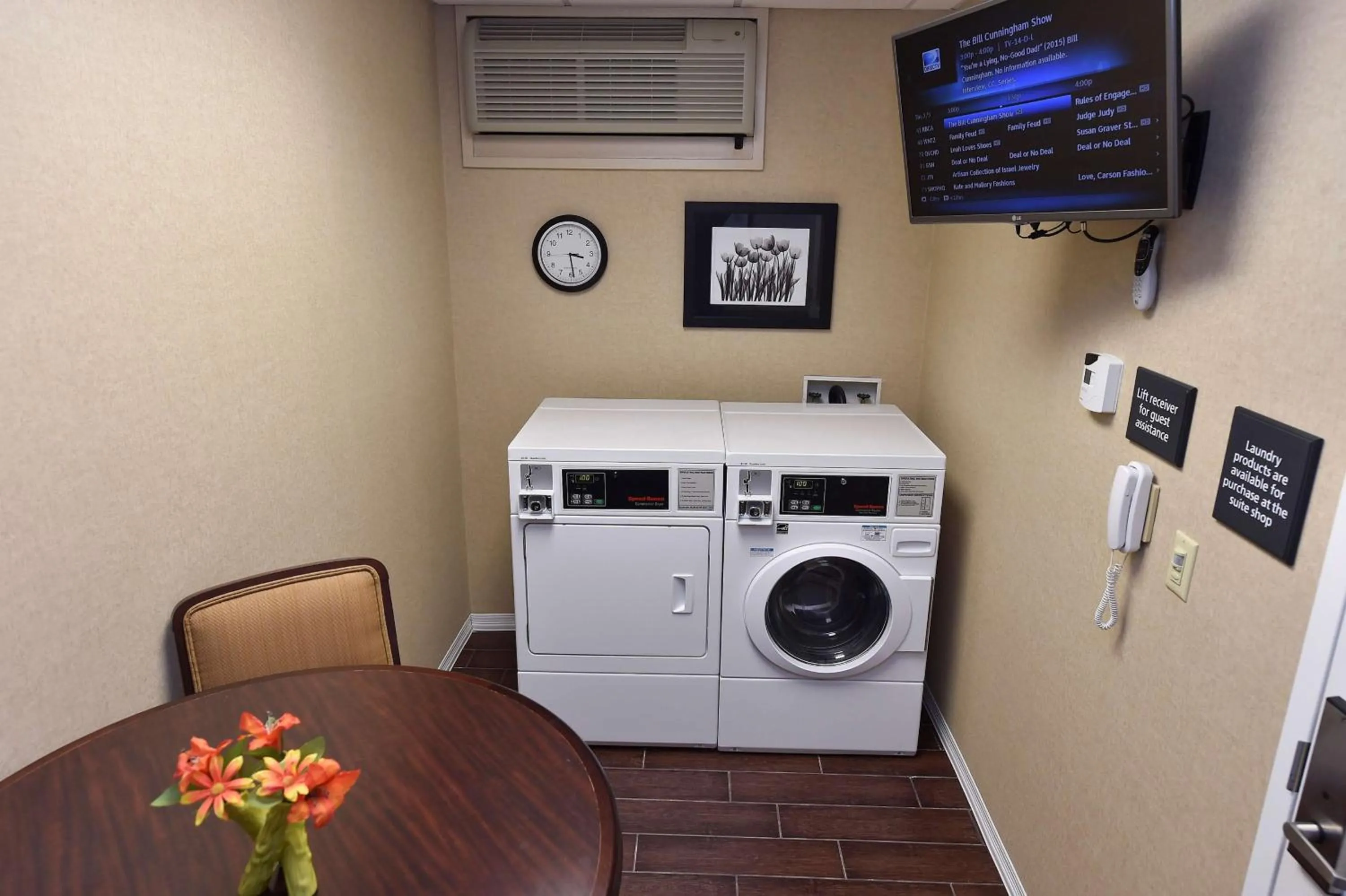 Property building in Hampton Inn & Suites Alexandria