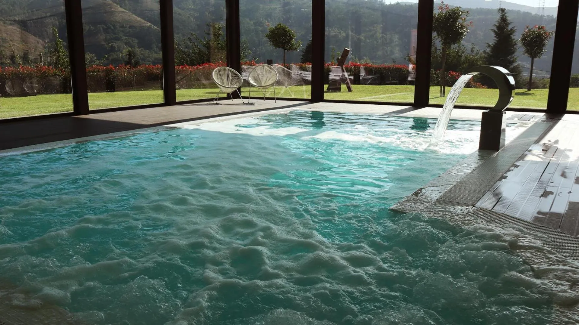 Swimming pool in Agrinho Suites & Spa Gerês
