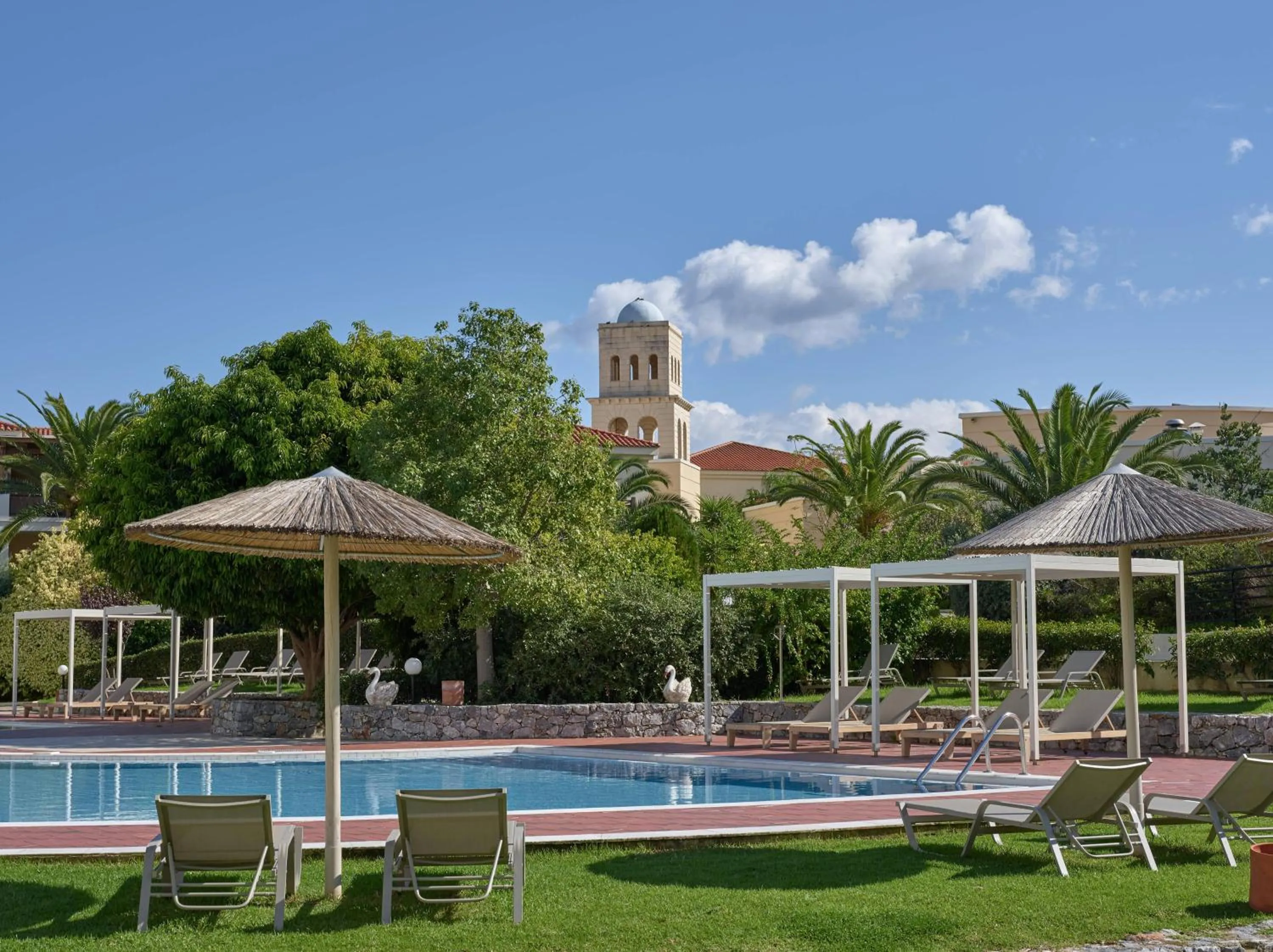 Swimming pool in Pilot Beach Resort