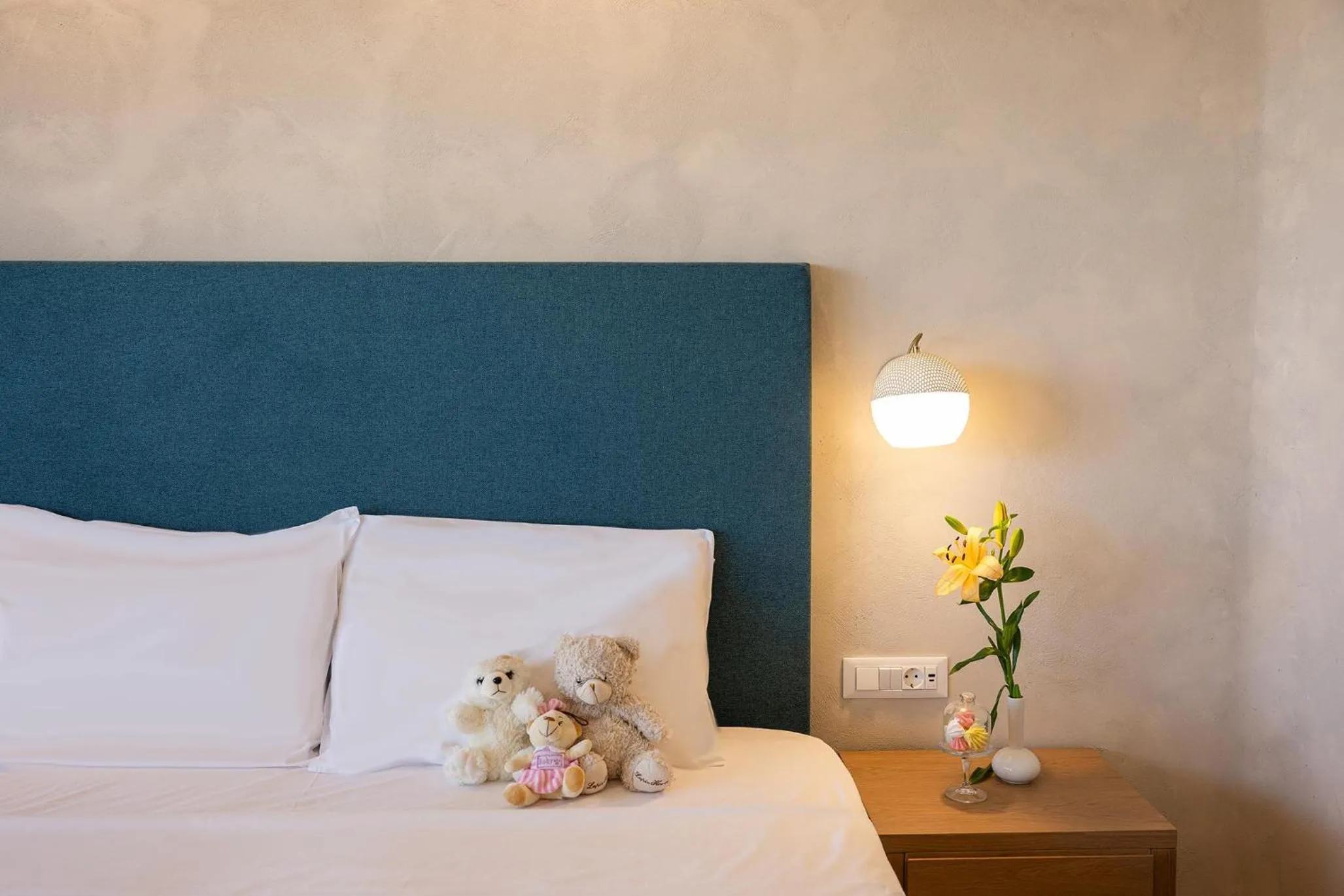 Photo of the whole room, Bed in Pilot Beach Resort