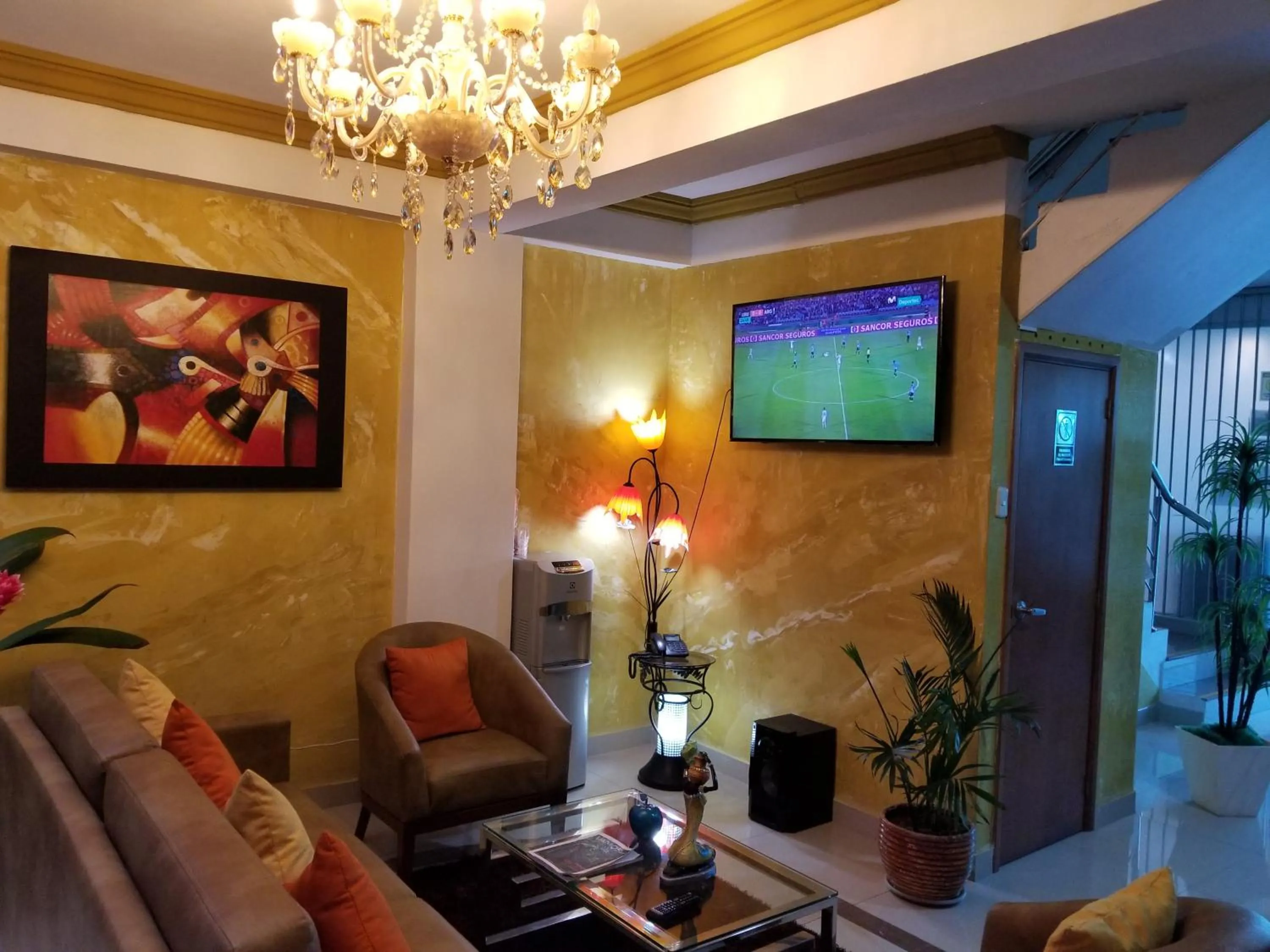 Communal lounge/ TV room in Imperio Tanpu Q