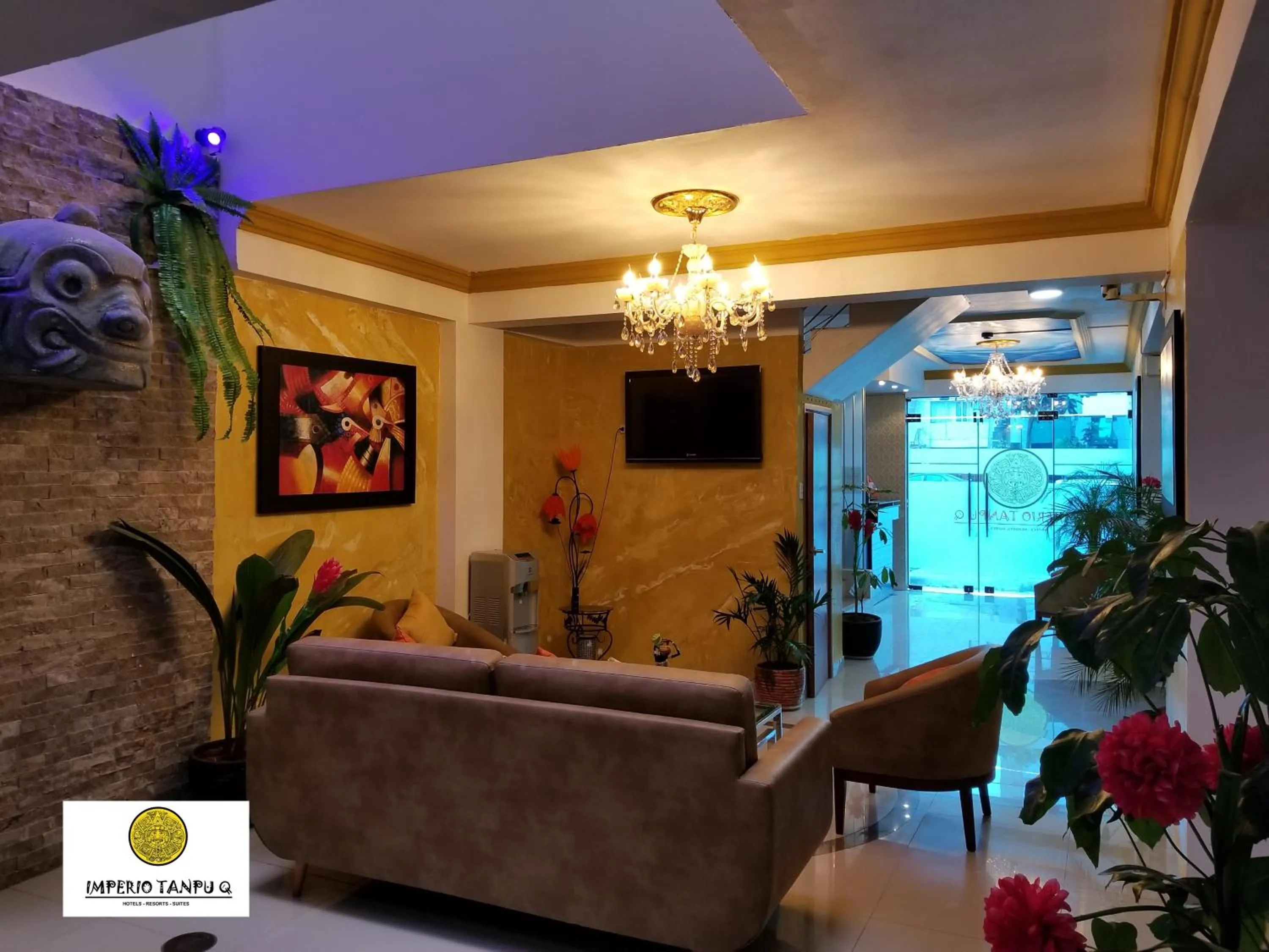 Communal lounge/ TV room in Imperio Tanpu Q