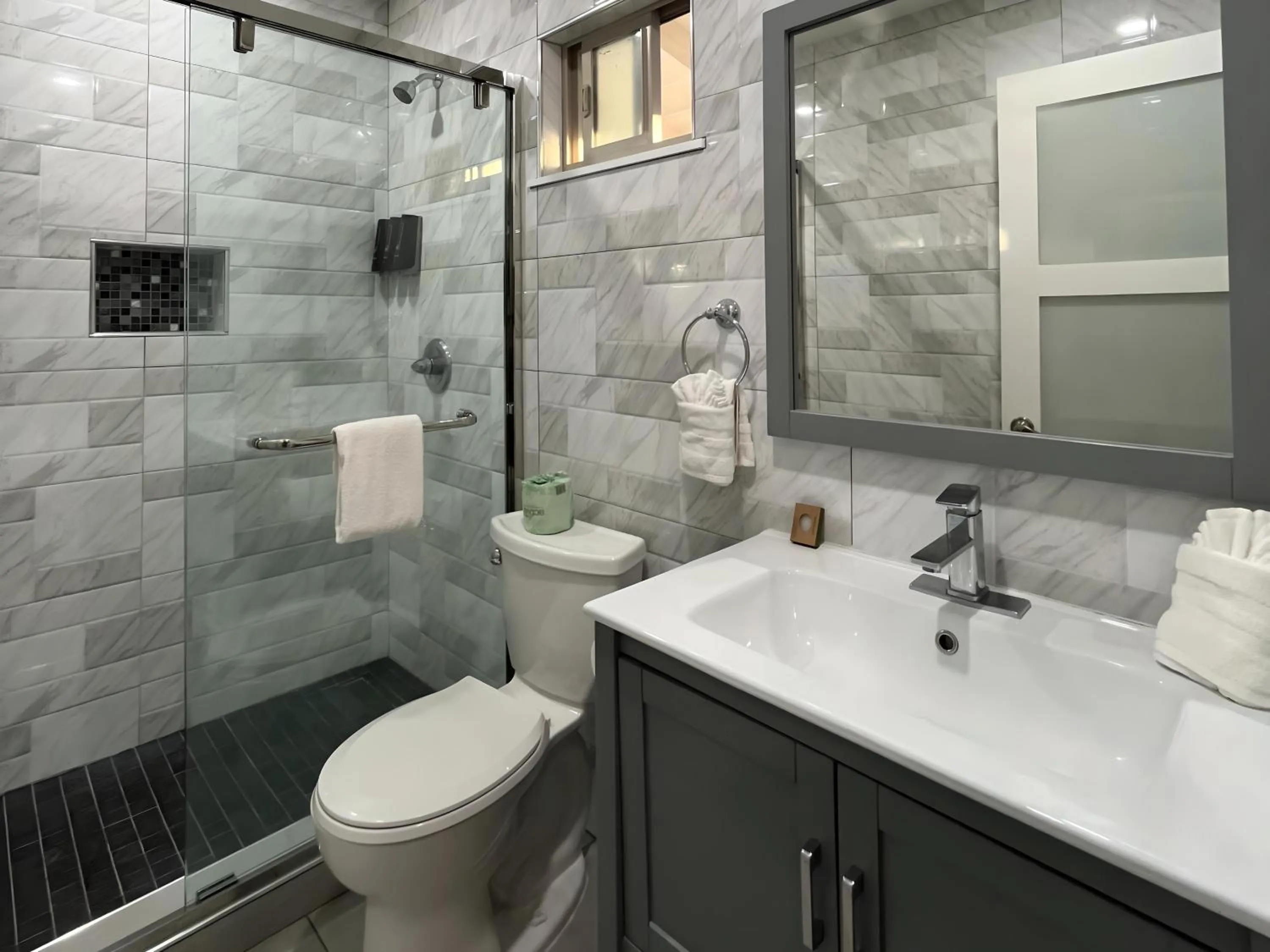 Shower in Inn By the Bay Monterey