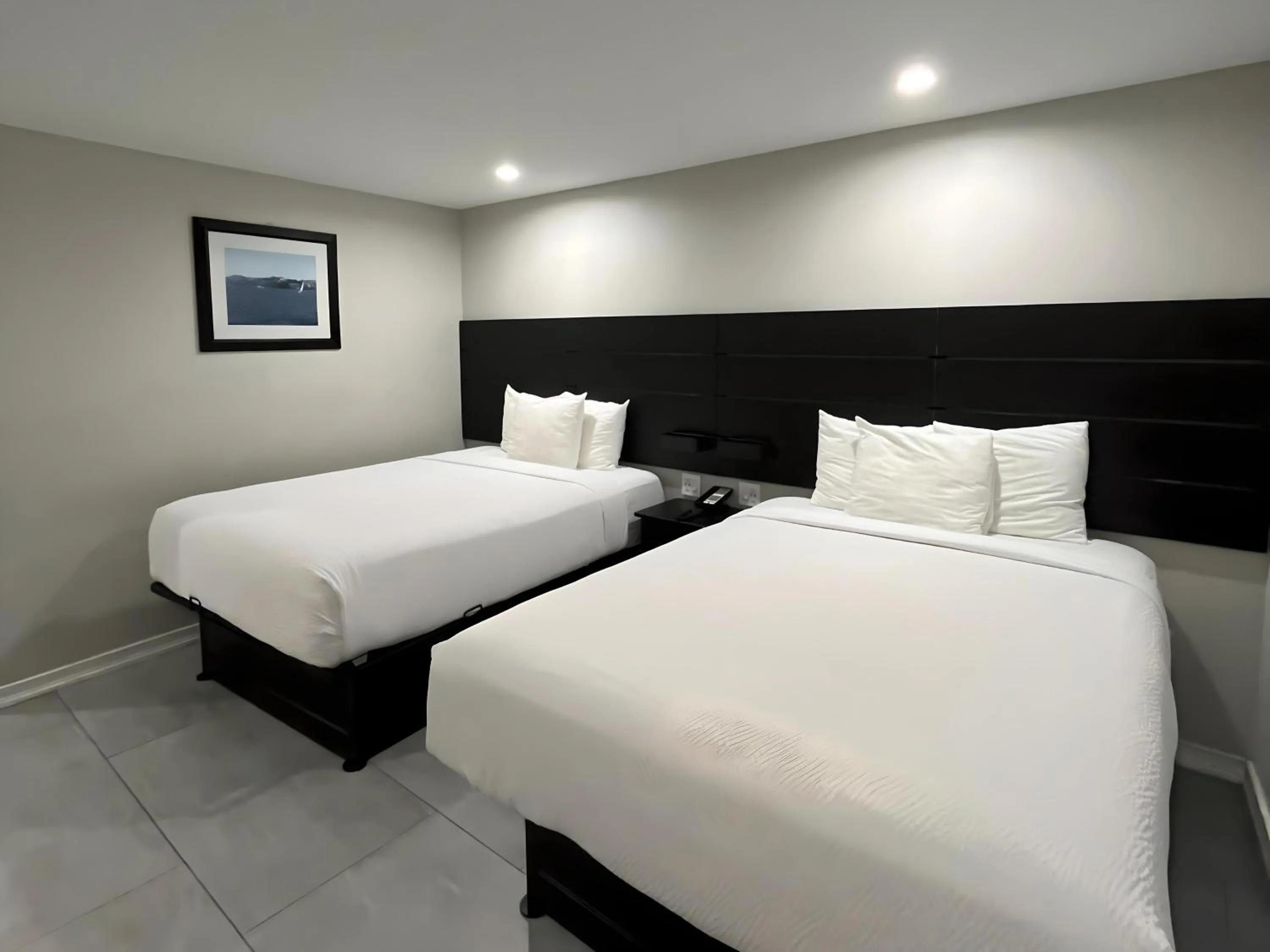 Bed in Inn By the Bay Monterey