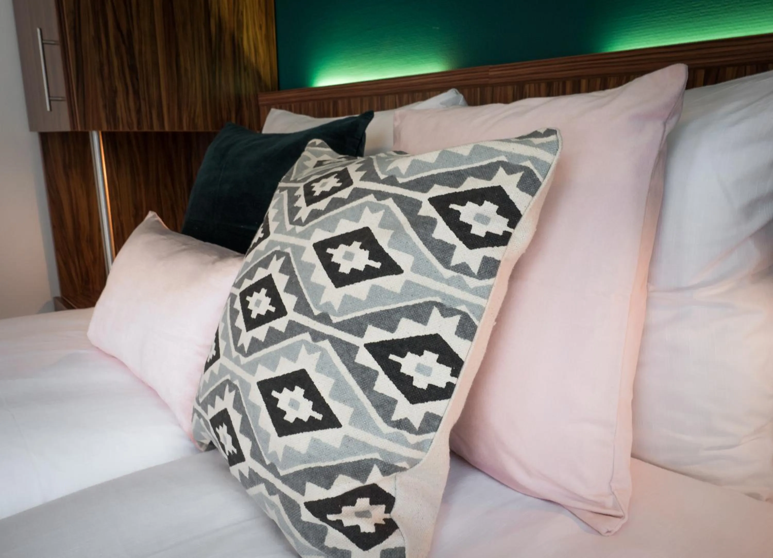 Bedroom, Bed in Linden Hotel