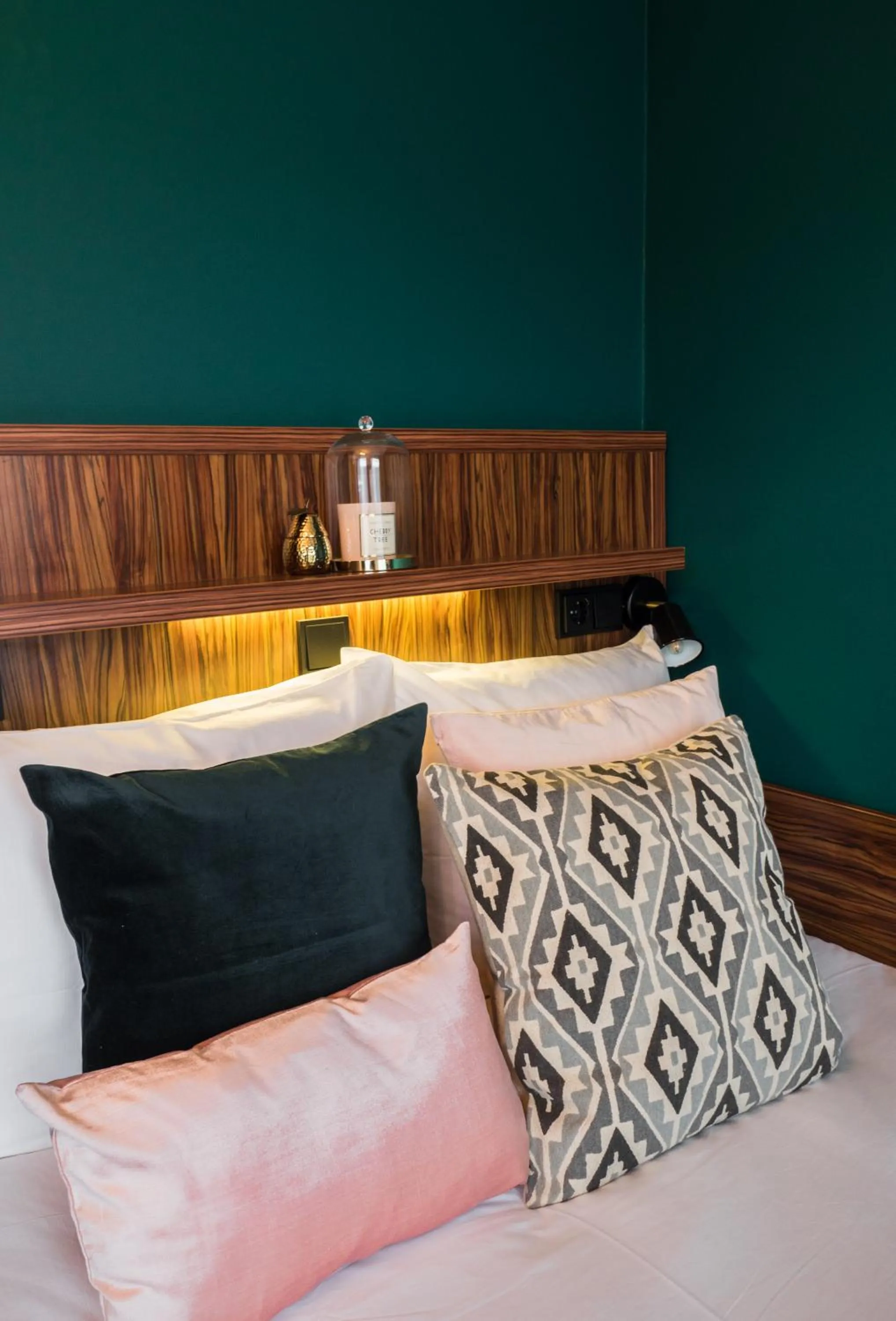 Bedroom, Bed in Linden Hotel