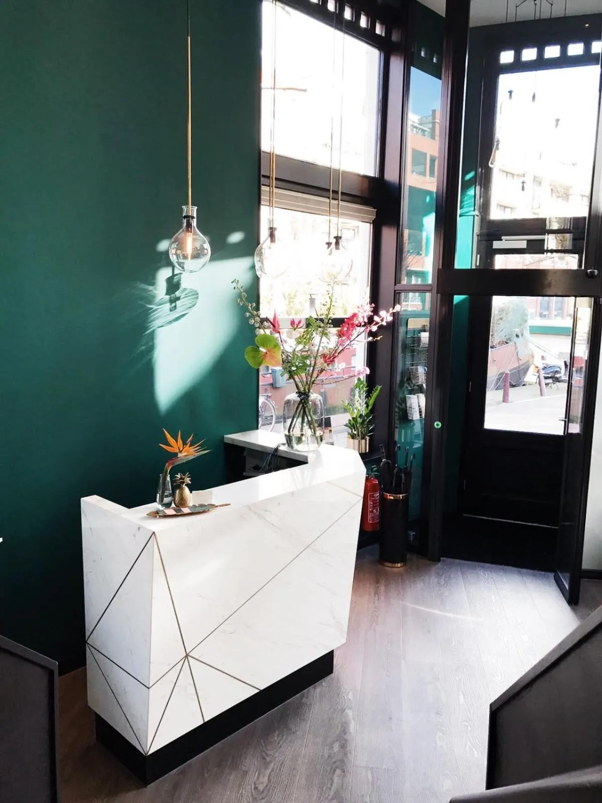 Area and facilities in Linden Hotel