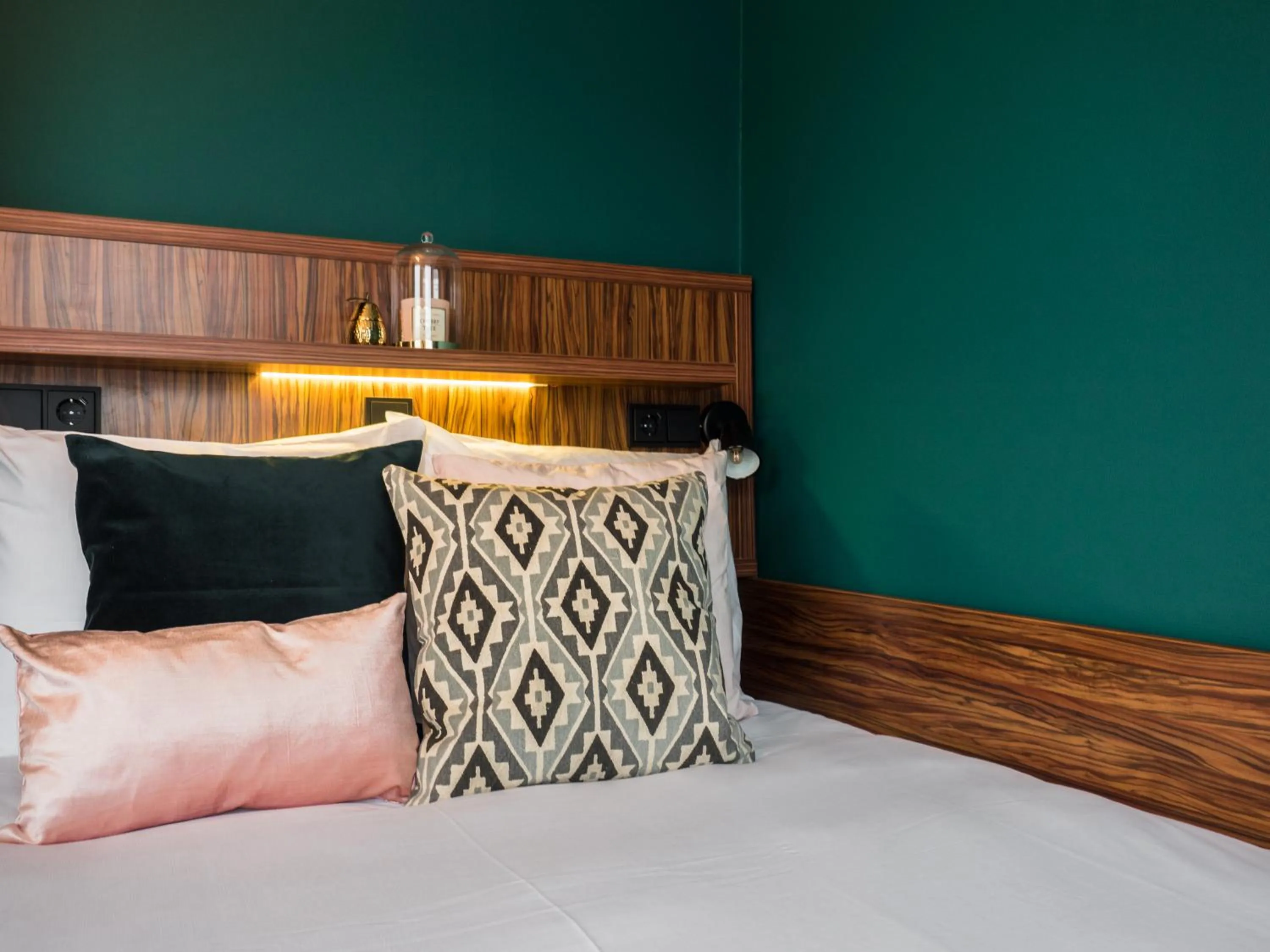 Bedroom, Bed in Linden Hotel