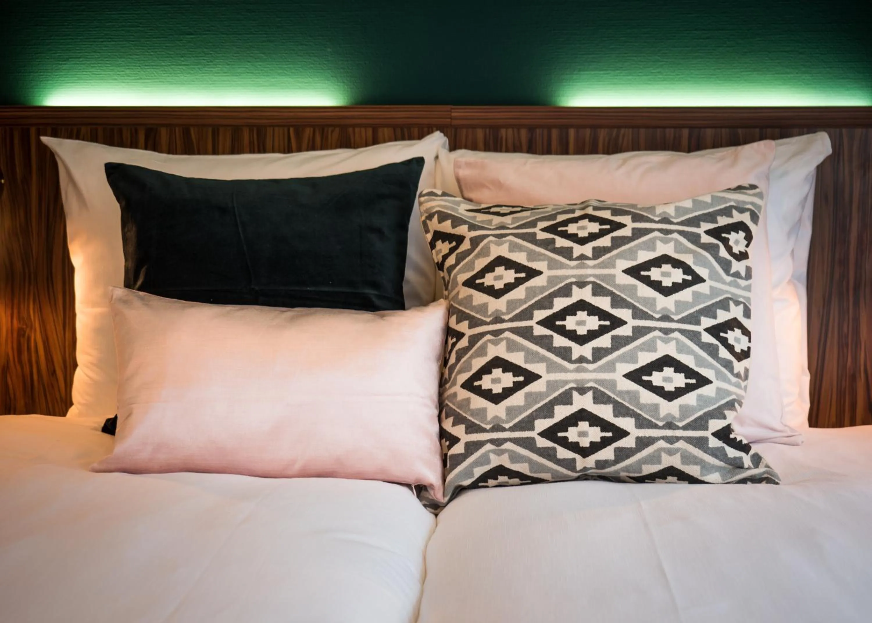 Bedroom, Bed in Linden Hotel