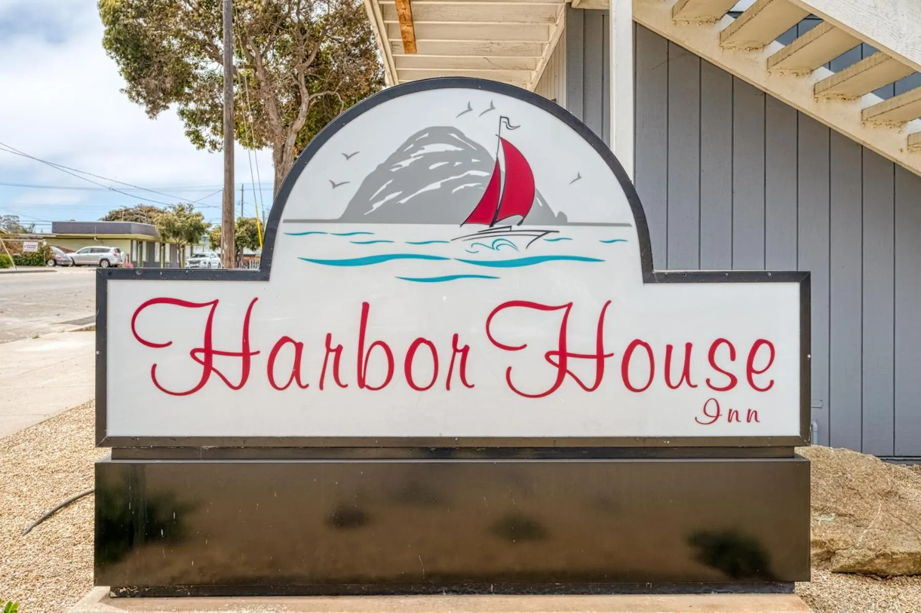 Harbor House Inn