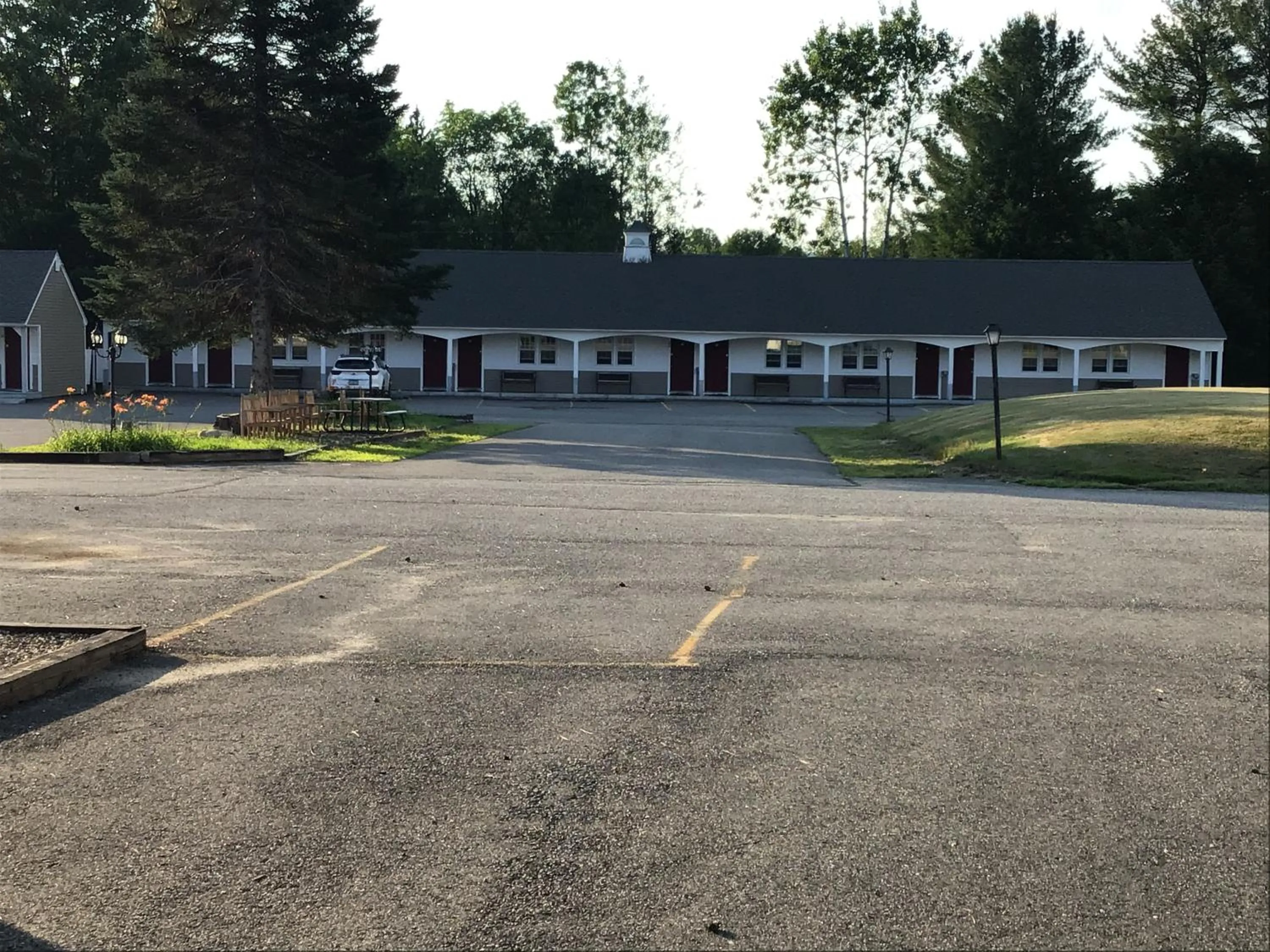 Property building in Stonybrook Motel & Lodge