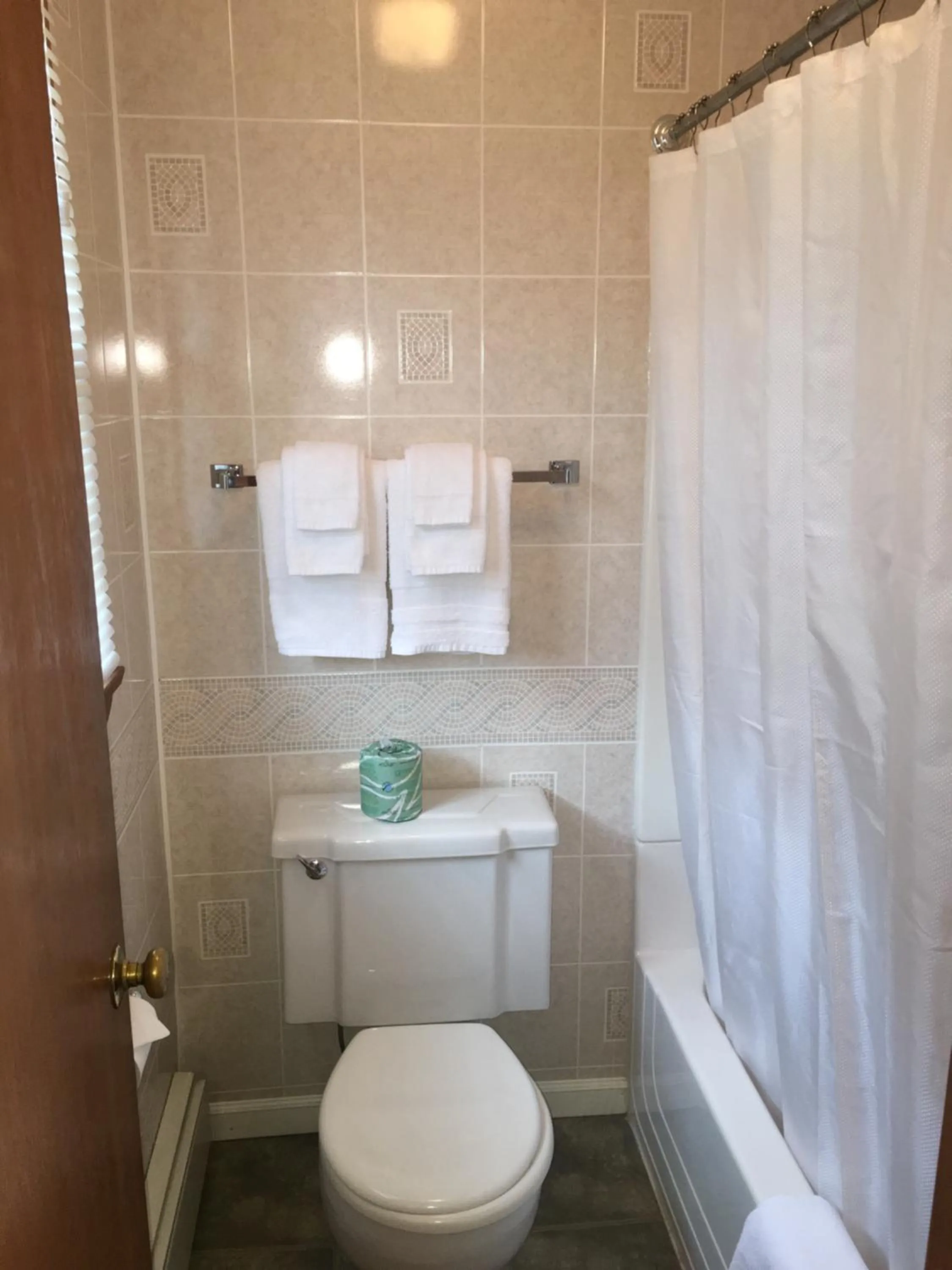 Bathroom in Stonybrook Motel & Lodge