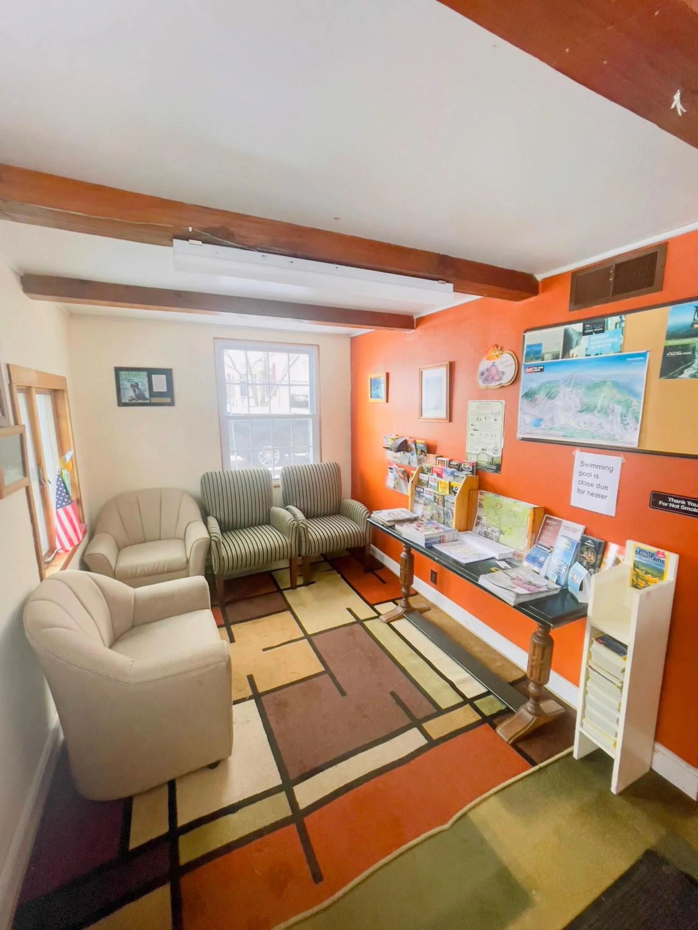 Seating area in Stonybrook Motel & Lodge