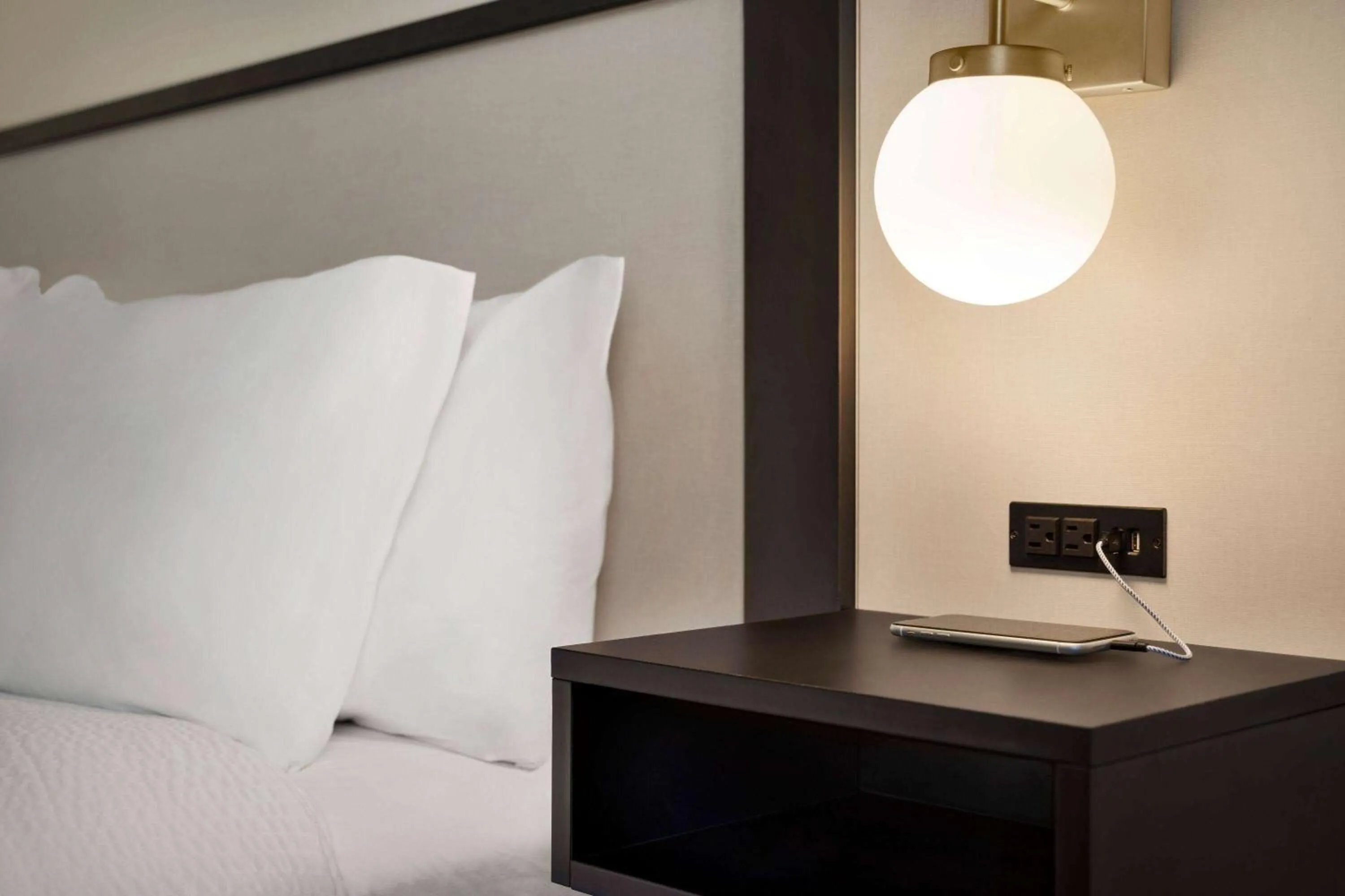 Photo of the whole room, Bed in Ramada by Wyndham Allentown Bethlehem