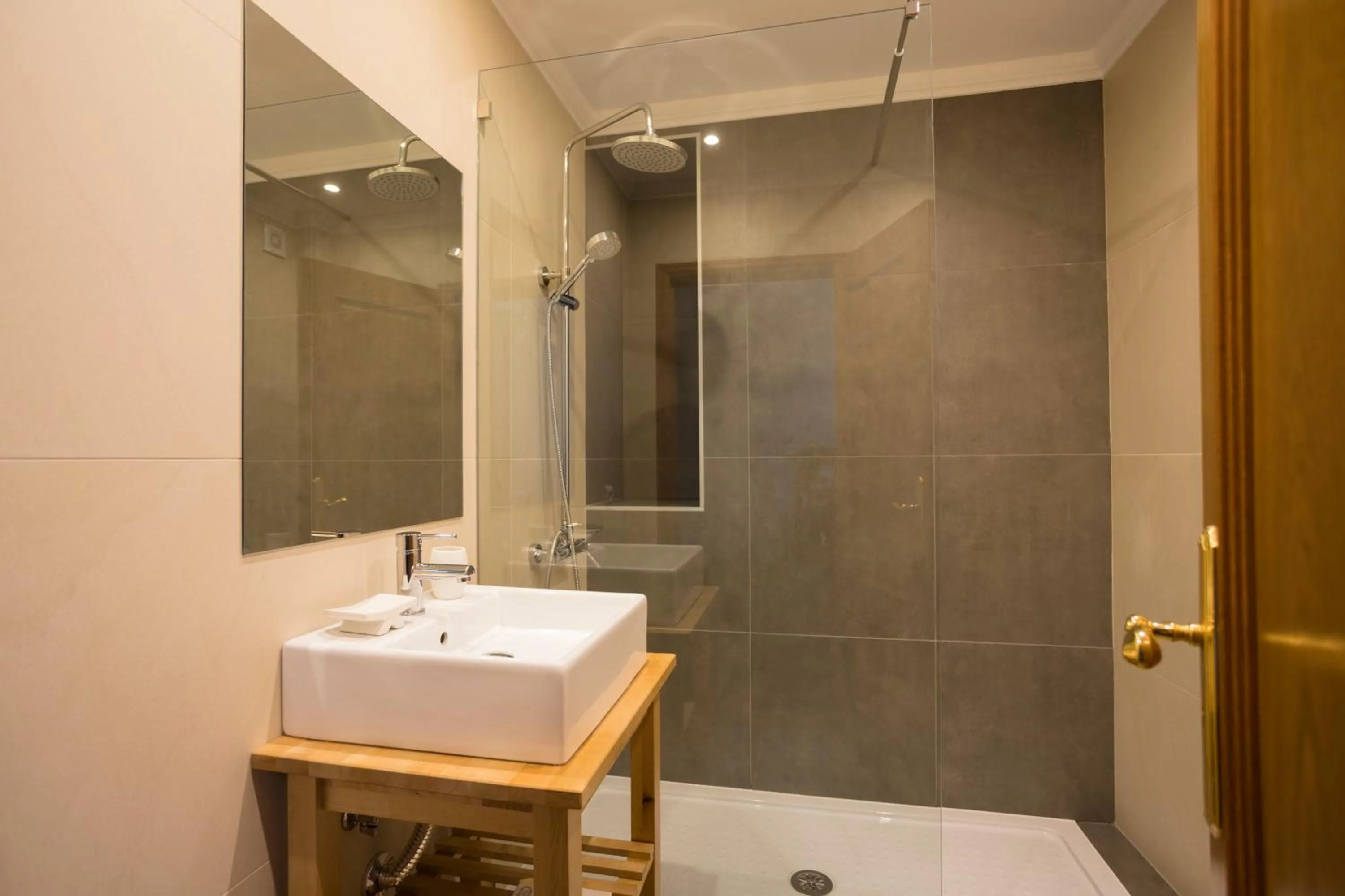 Bathroom in Ericeira Soul Guesthouse