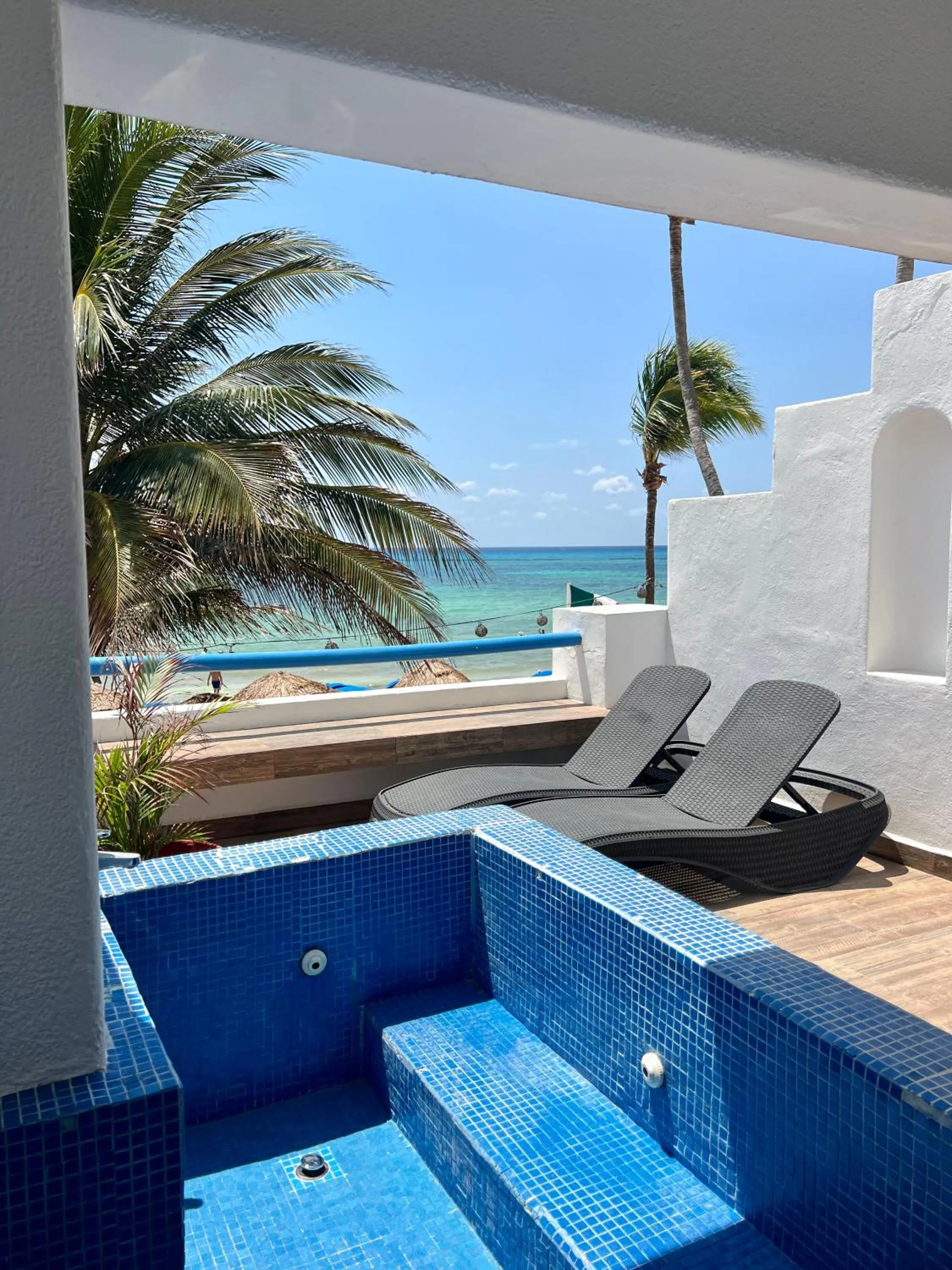 Day in Pelicano Inn Playa del Carmen - Beachfront Hotel