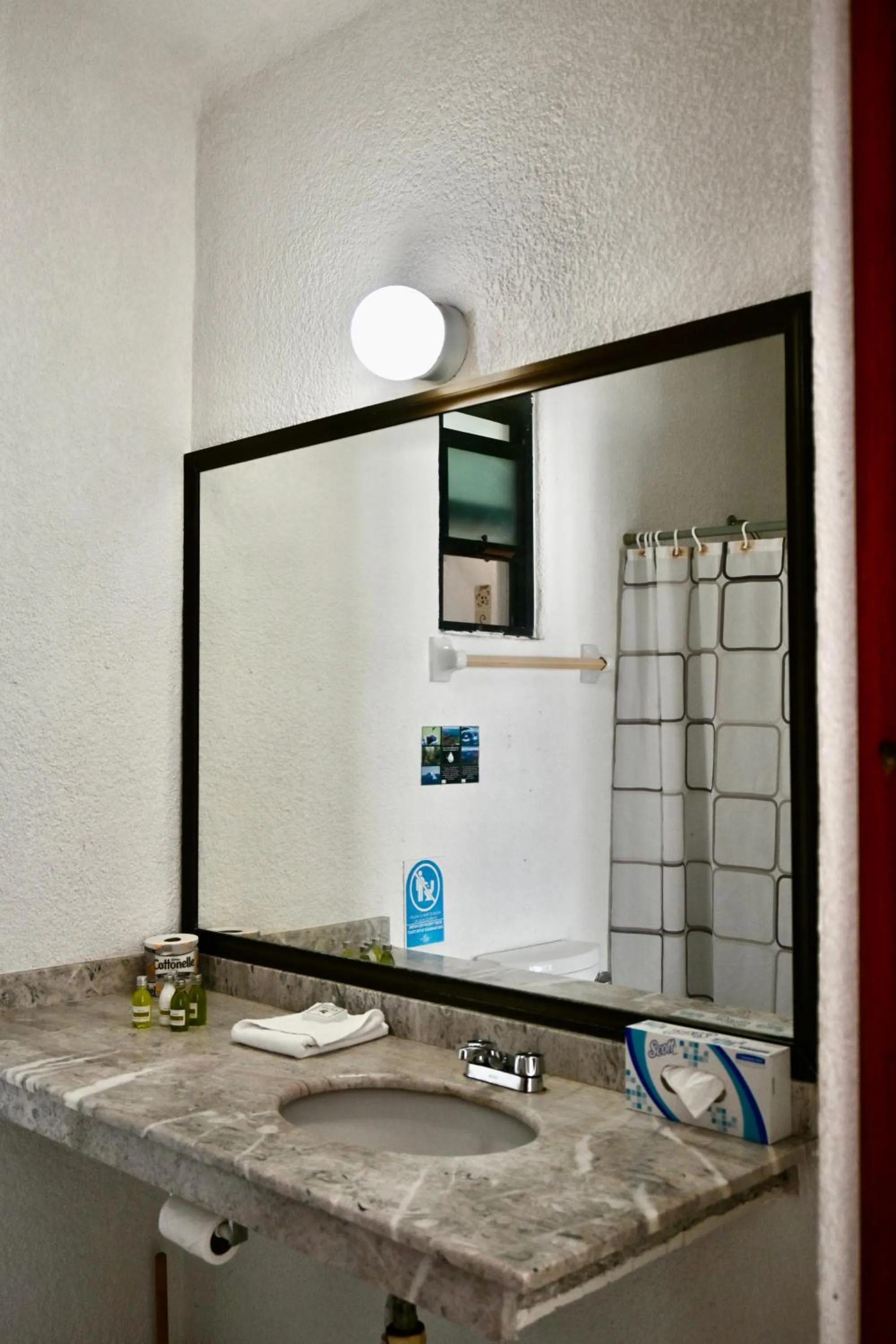 Bathroom in Pelicano Inn Playa del Carmen - Beachfront Hotel