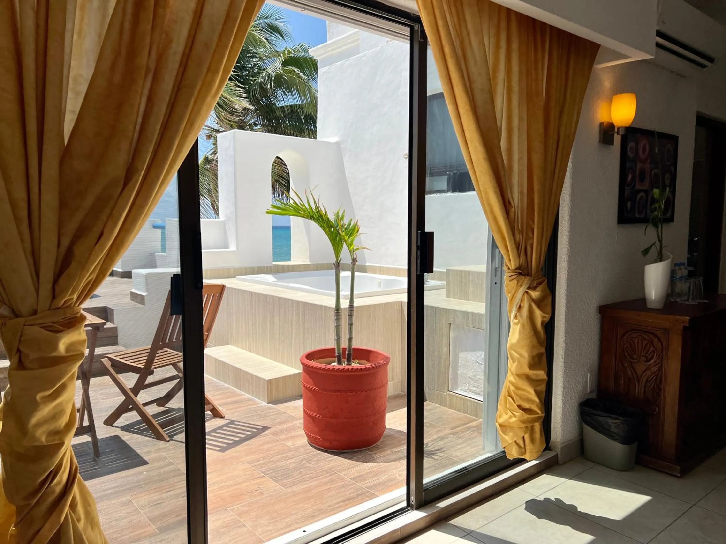 Day in Pelicano Inn Playa del Carmen - Beachfront Hotel