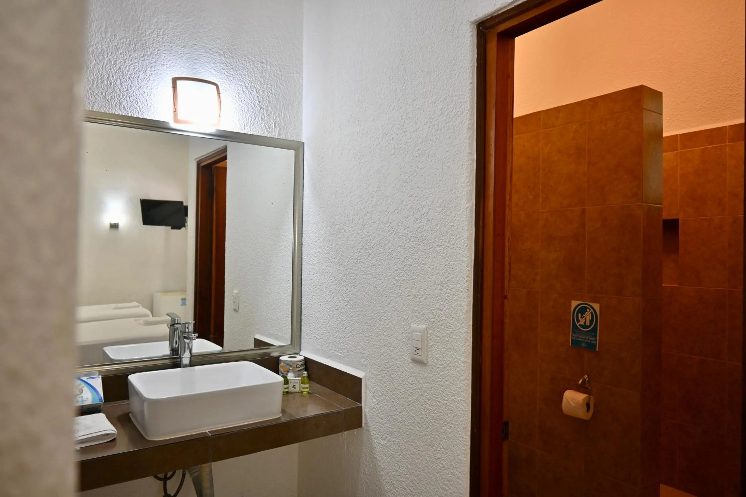 Bathroom in Pelicano Inn Playa del Carmen - Beachfront Hotel