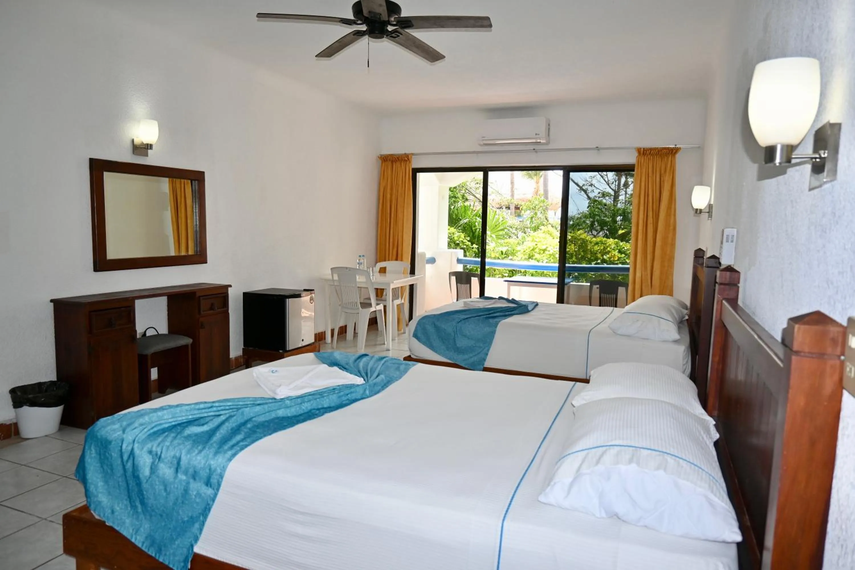 Bed in Pelicano Inn Playa del Carmen - Beachfront Hotel