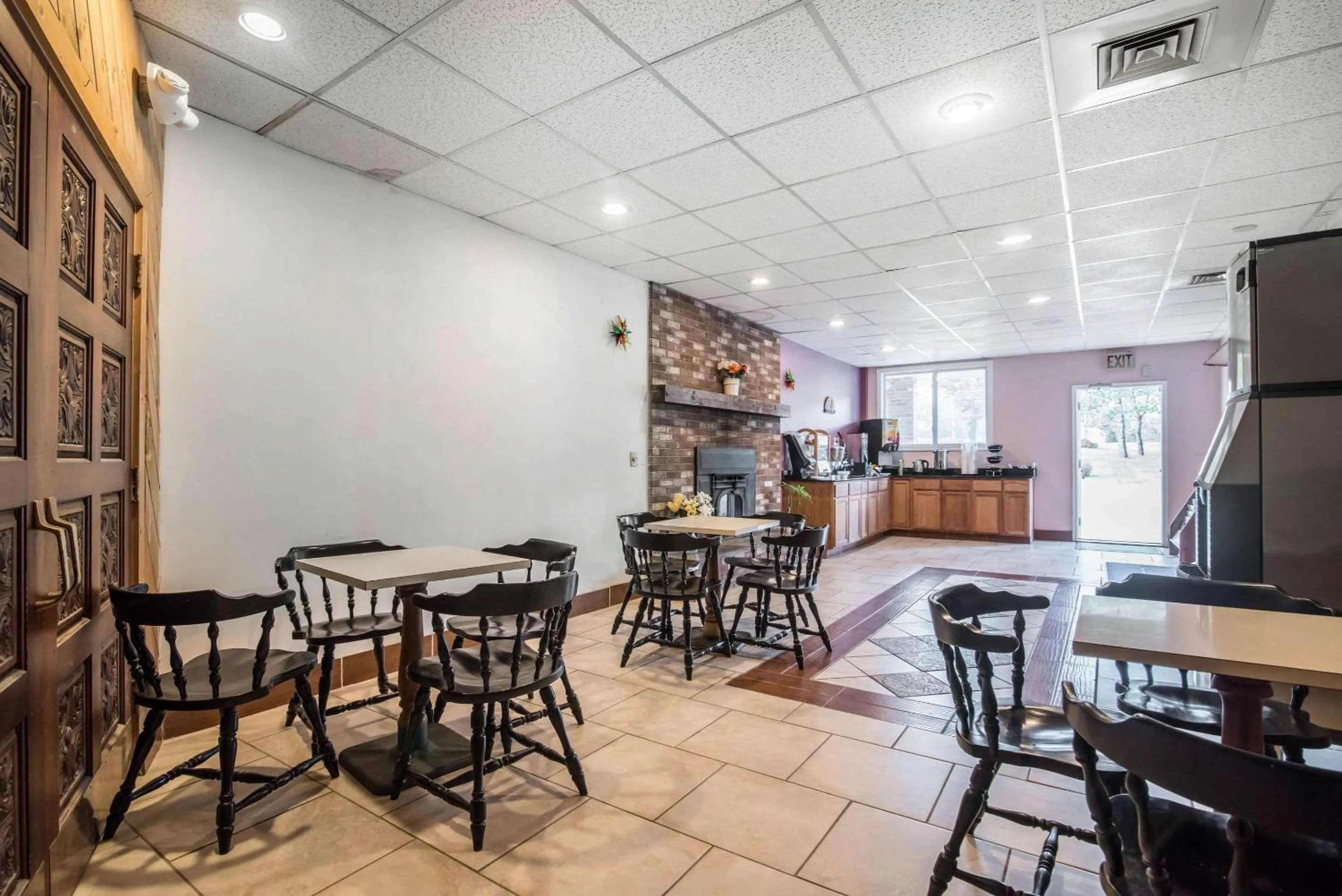 Restaurant/places to eat in Rodeway Inn Bellows Falls