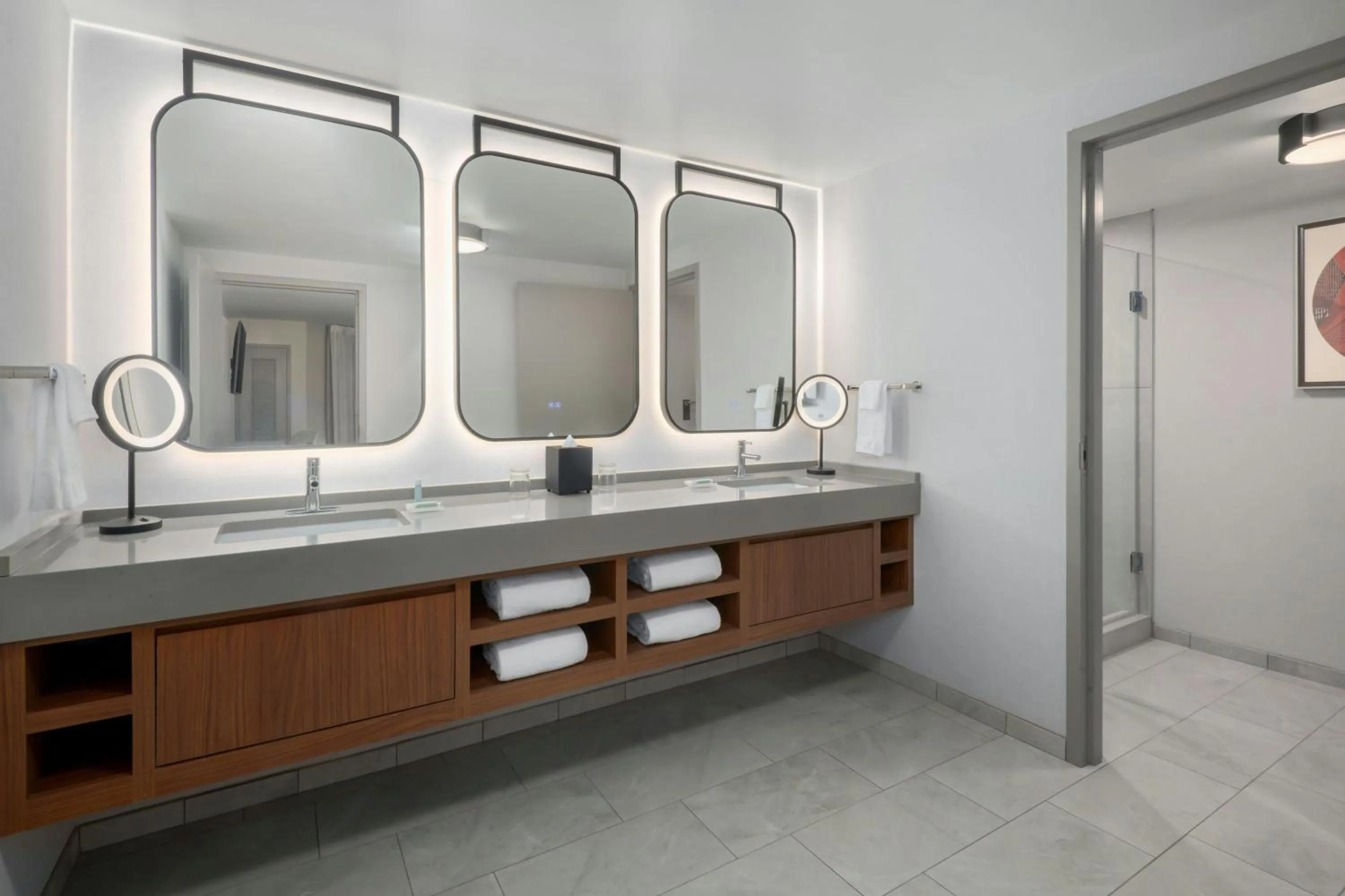 Bathroom in Courtyard by Marriott Athens Downtown