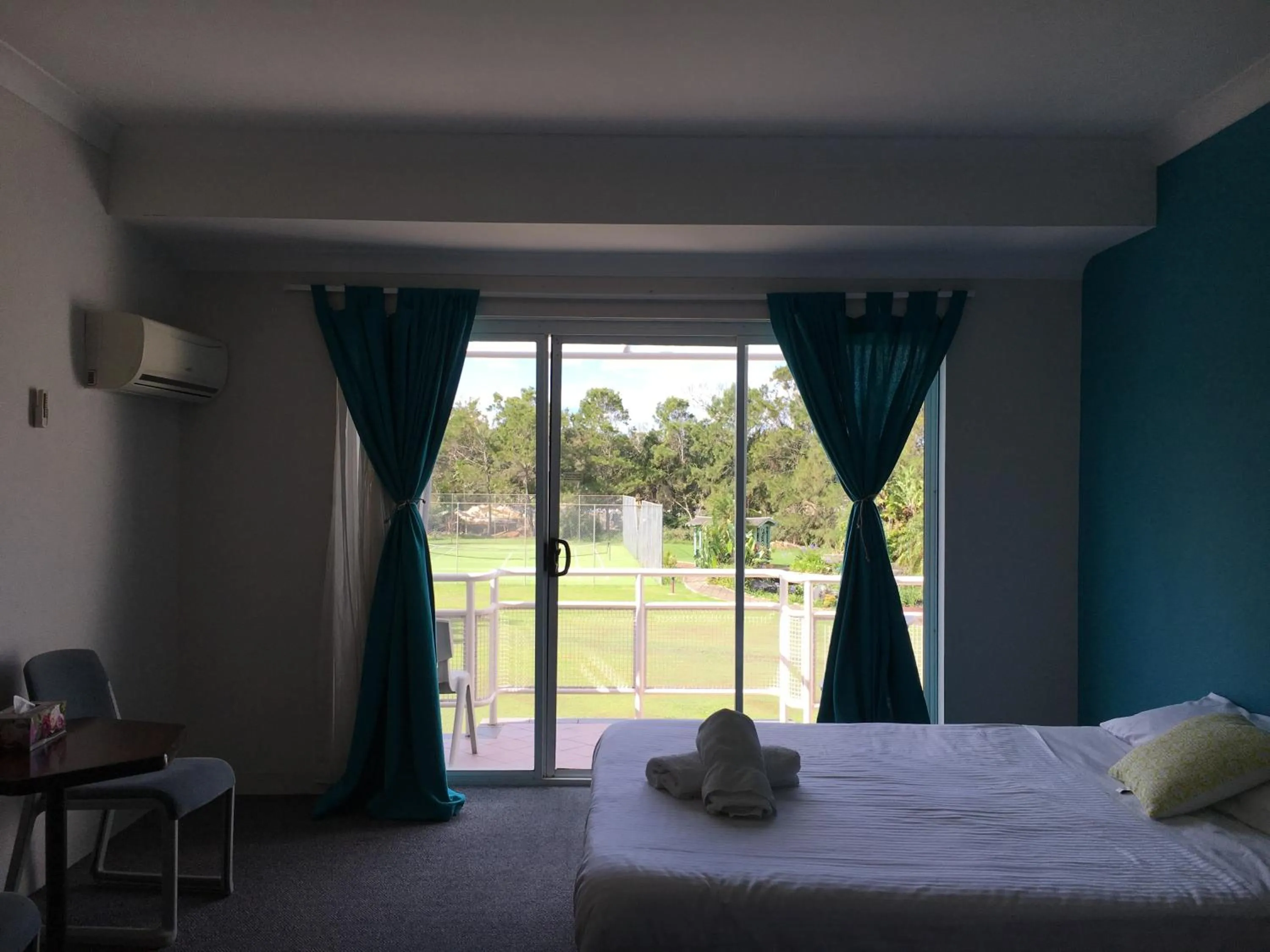 Bed in Seaside Garden Retreat Accommodation