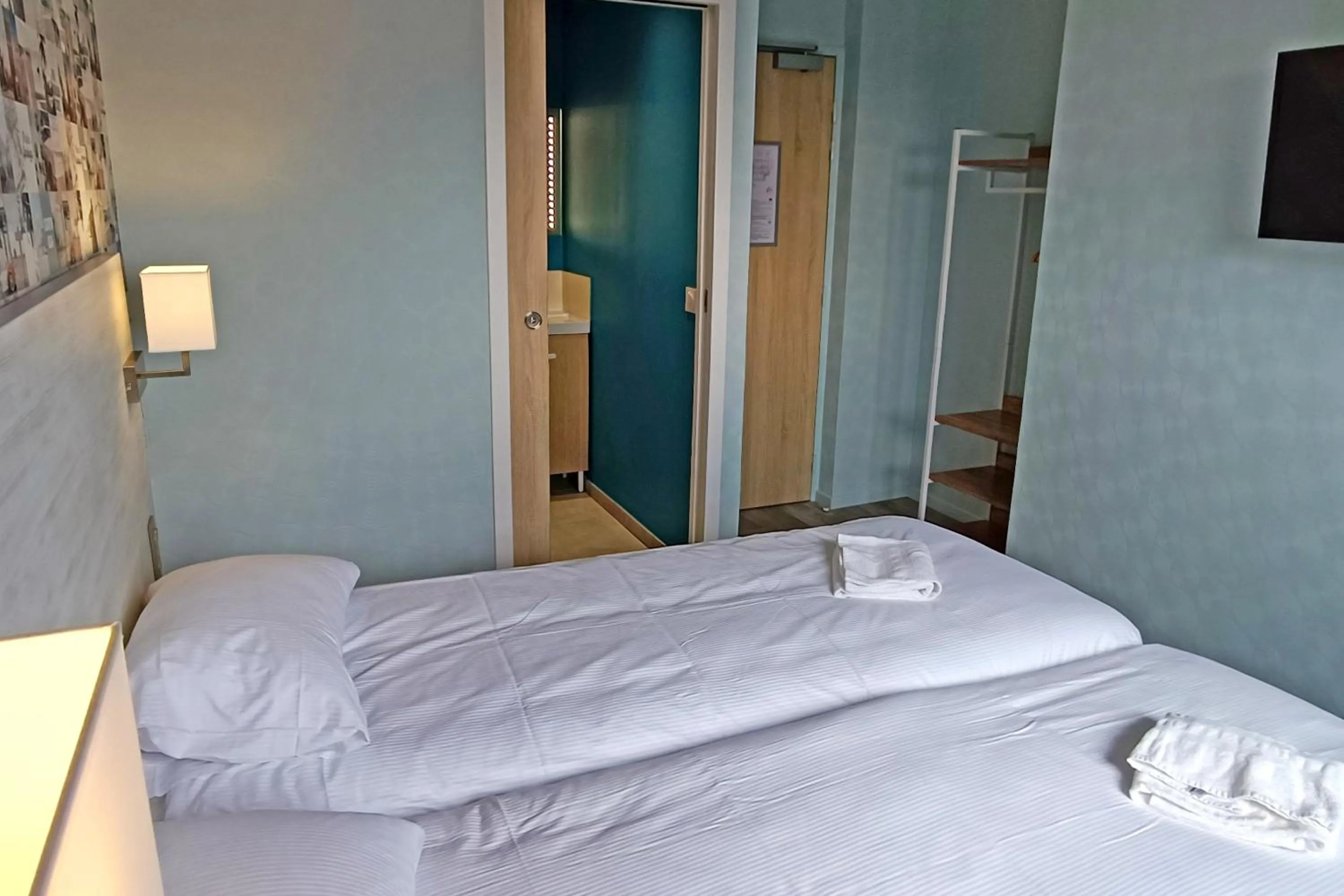 Bed in The Originals Access, Hôtel les Iris, Berck-sur-Mer